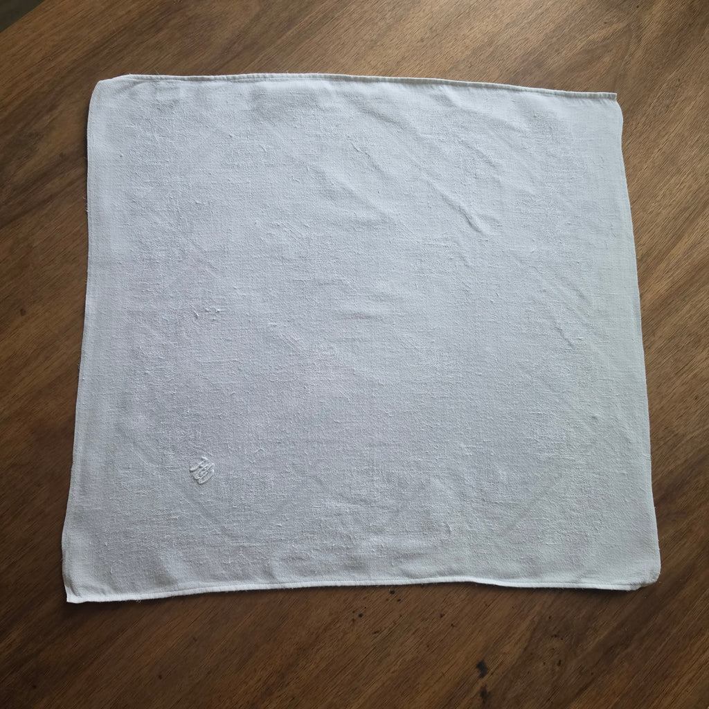 Antike Damast-Serviette mit floralem Webmuster - 45x48cm - Monogramm H.W.