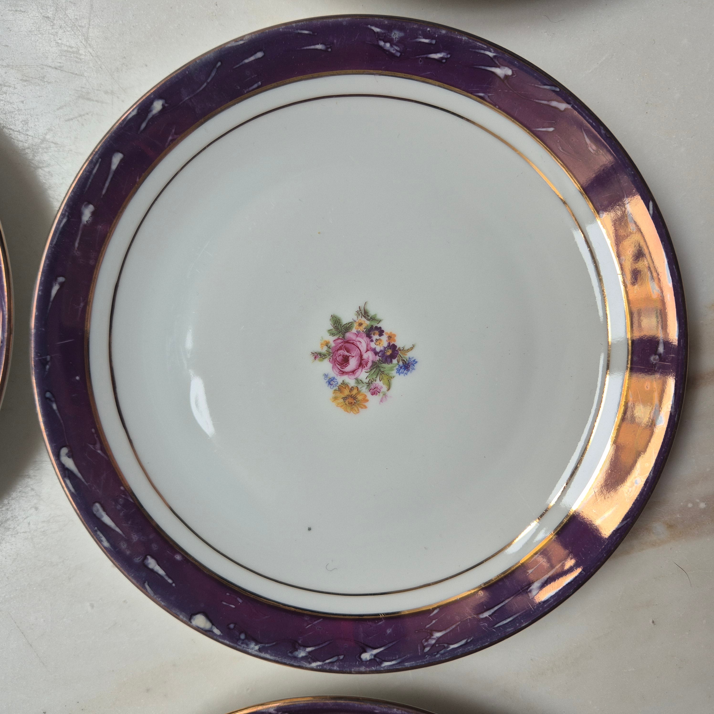 6x Antike Kuchenteller Blumendekor weiß mit lila Goldrand