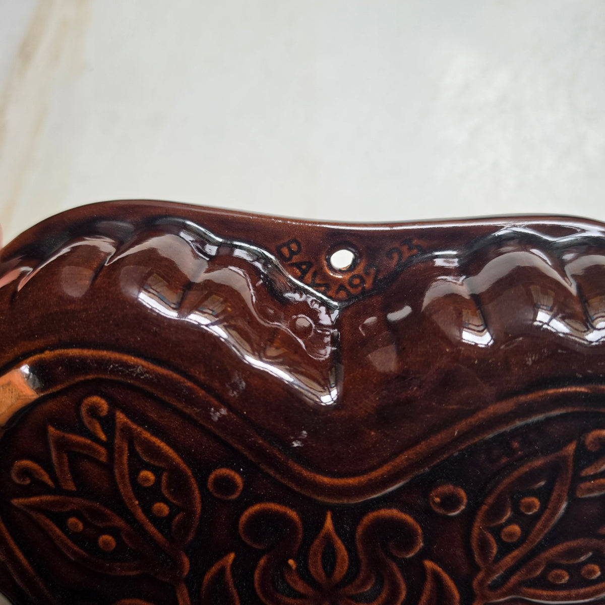 Vintage Keramik-Backform - Wandform in Herzform – Braune Glasur mit Blütendekor (W. Germany)