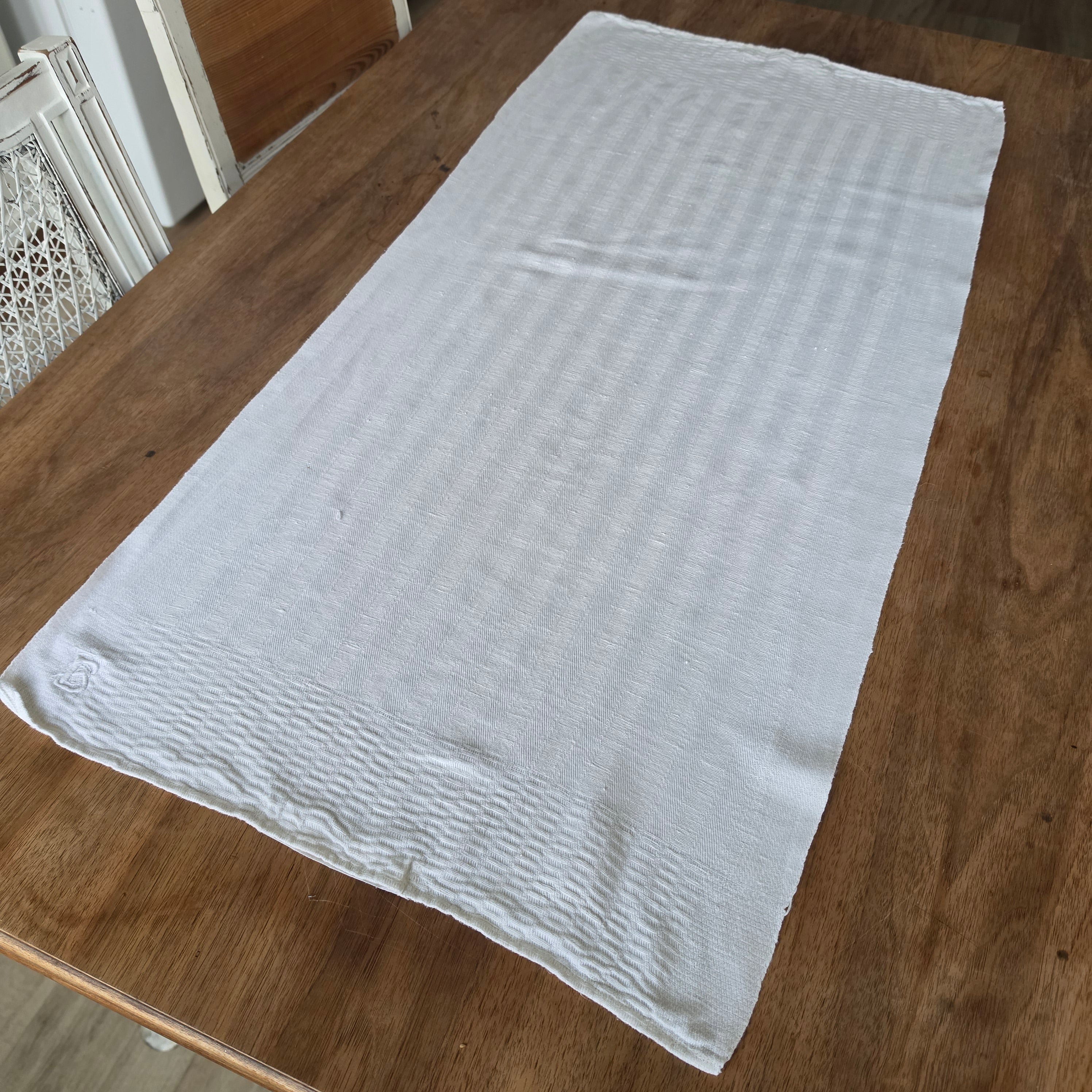 Edles Vintage Leinentuch mit Monogramm-Stickerei „B“ & Waffelstruktur-Bordüre - 46x97cm