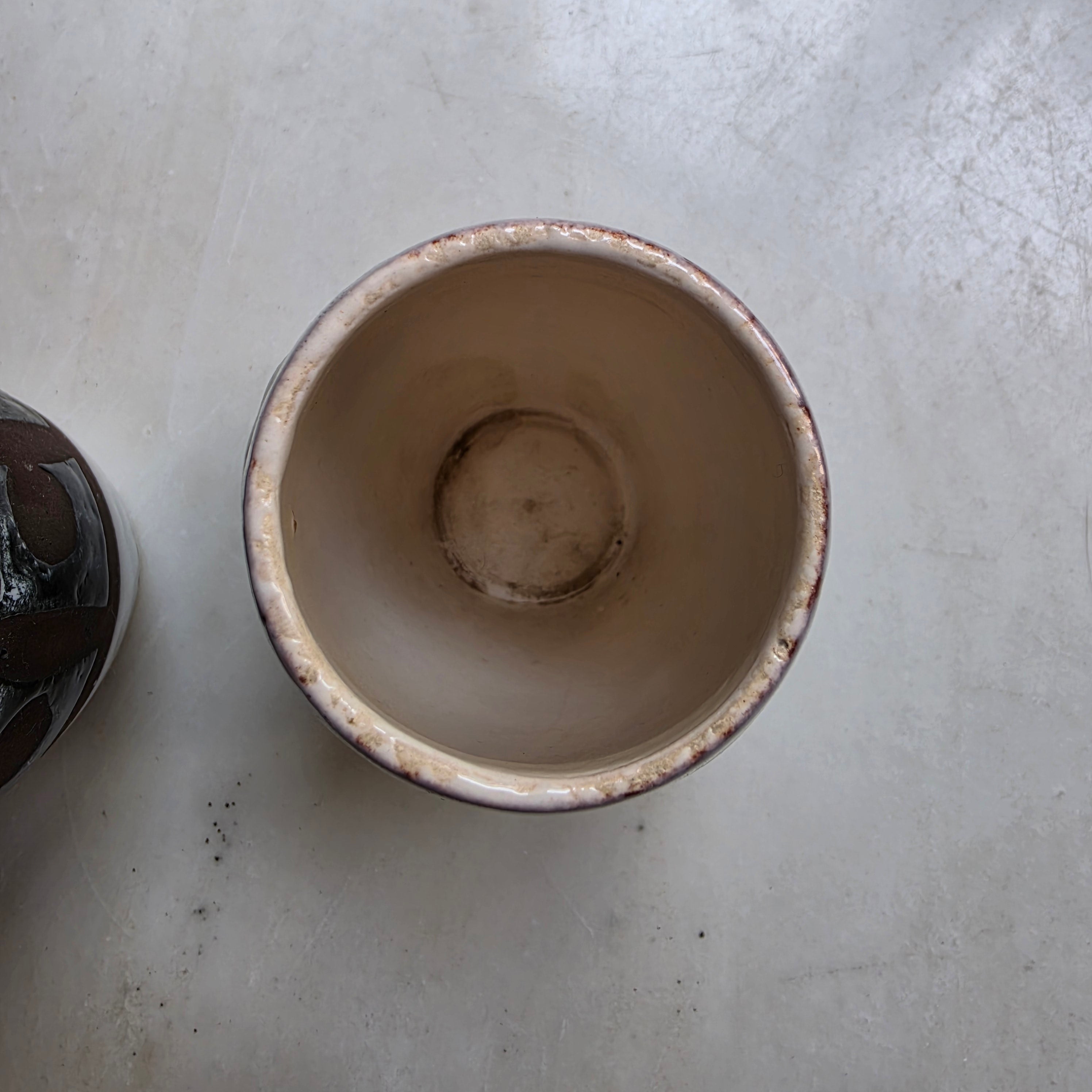 2x Alte Vintage Keramik Becher Mate oder als kleine Vasen braun beige