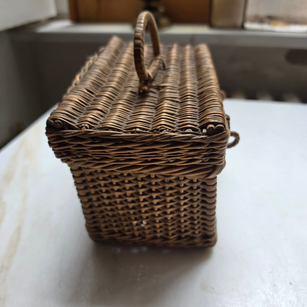 Kleines Vintage Flechtkörbchen mit Deckel - Süßer Mini-Korb mit rustikalen Hanfband-Details