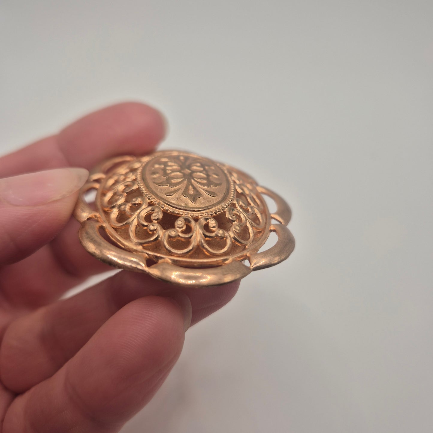 Prachtvolle Vintage Tuchbrosche im Barock-Stil – Elegantes Accessoire für Schals und Tücher