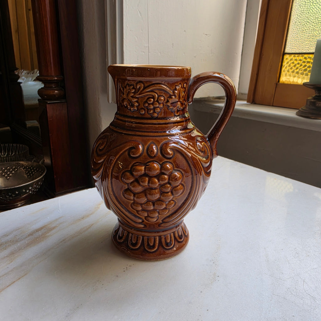 Vintage Keramik-Krug „Weintraube“ – West Germany Braunglasur – Rustikale Deko