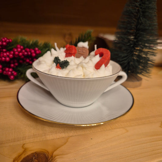 Handgemachte Sojawachskerze Weihnachtesgeschenk badender Lebkuchen Sahne Dessert in Antiker Porzellan Suppentasse von Seltmann Weiden