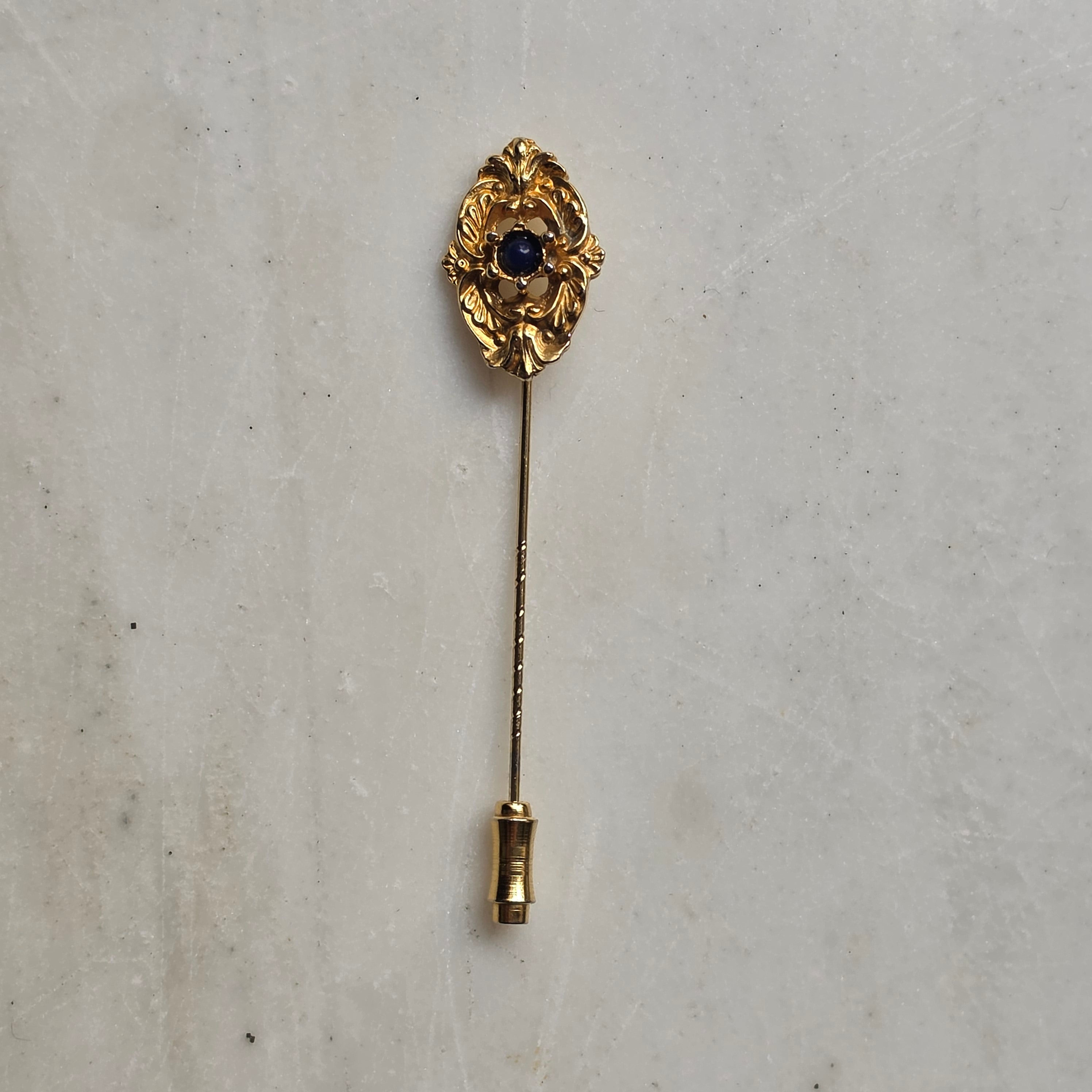 Elegant Antike Anstecknadel mit blauem Cabochon-Stein & Schutzkappe