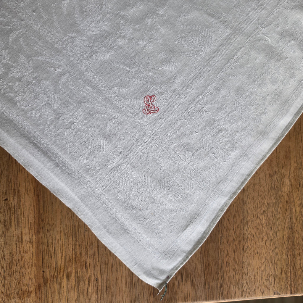 Edle Damast-Serviette / Mitteldecke mit Schwanen-Motiv & rotem Monogramm – Handarbeit um 1900 - 64x64cm