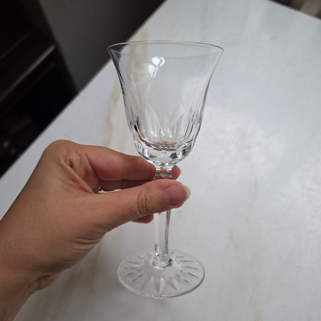 Elegantes Vintage-Likörglas aus geschliffenem Kristall – Facettierter Stiel & Sternboden