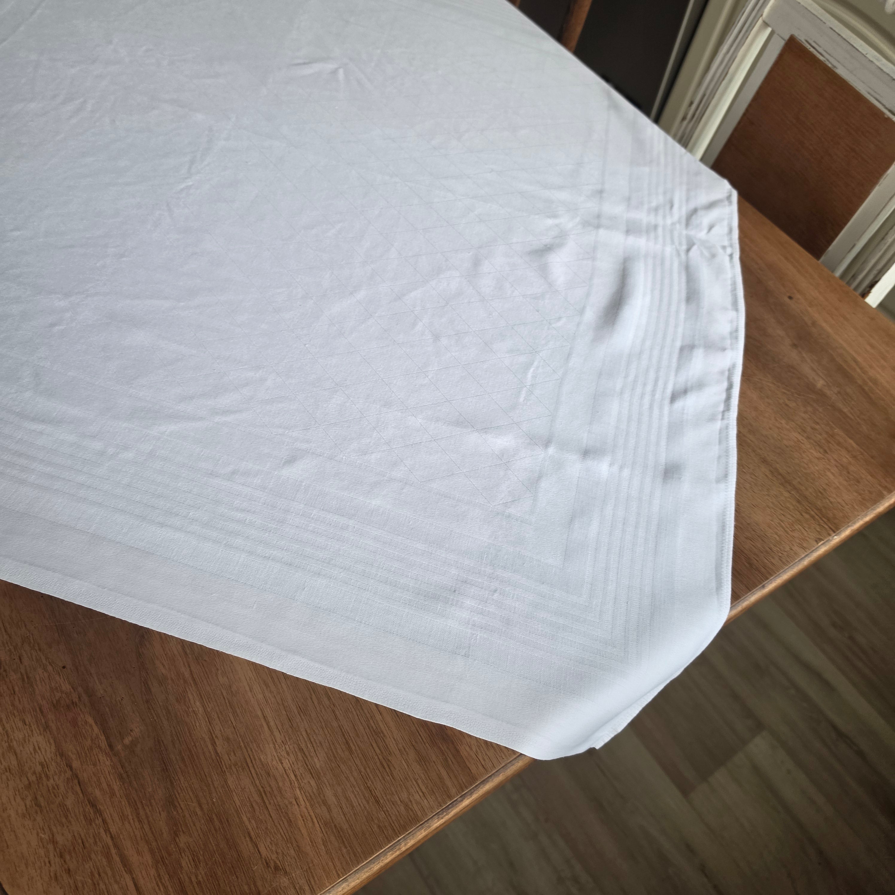Antike Damast-Tischdecke mit Rauten-Muster & Atlasrand - Reinweiß - 90x100cm