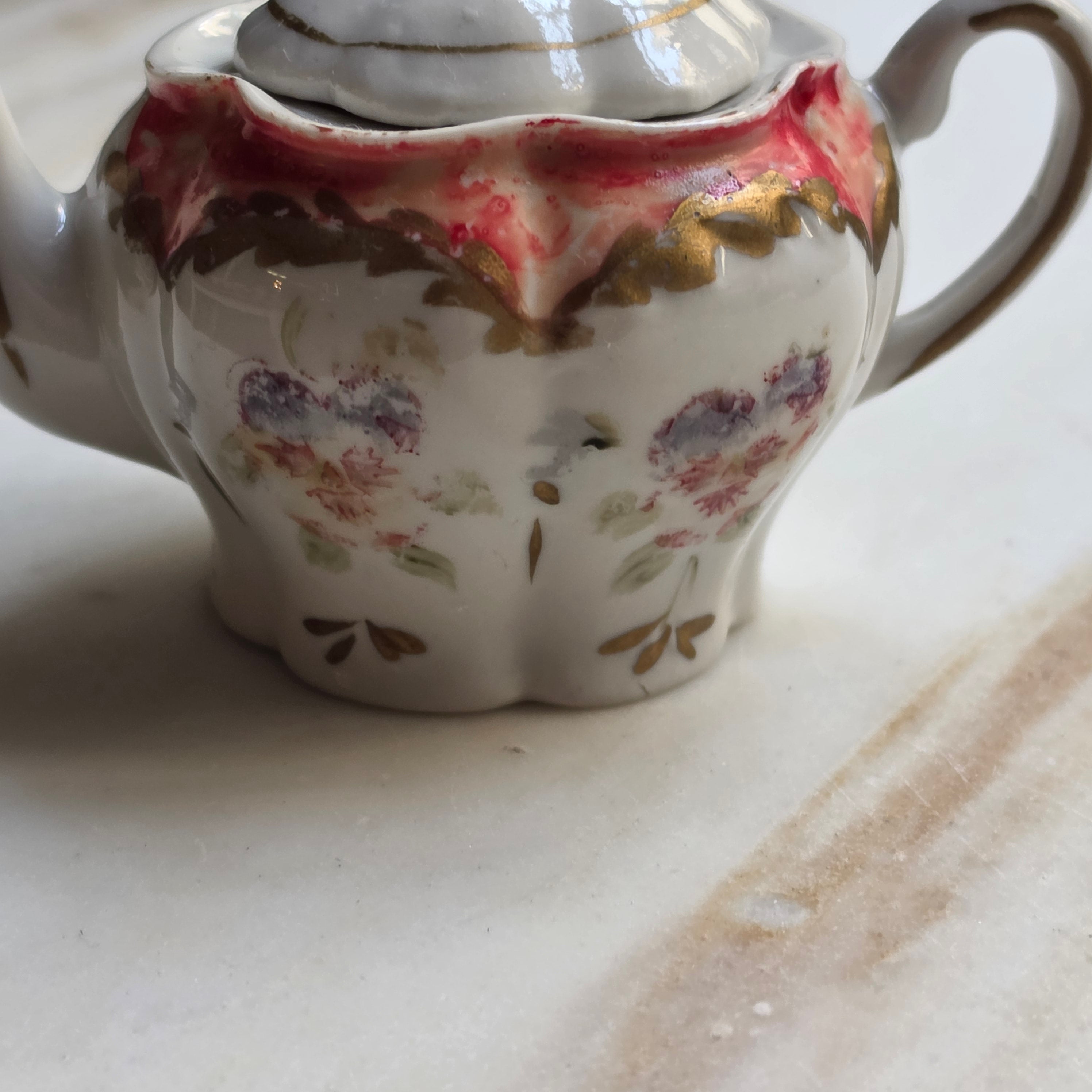 Vintage Miniatur Porzellan-Teekanne - Florales Puppengeschirr mit Golddekor