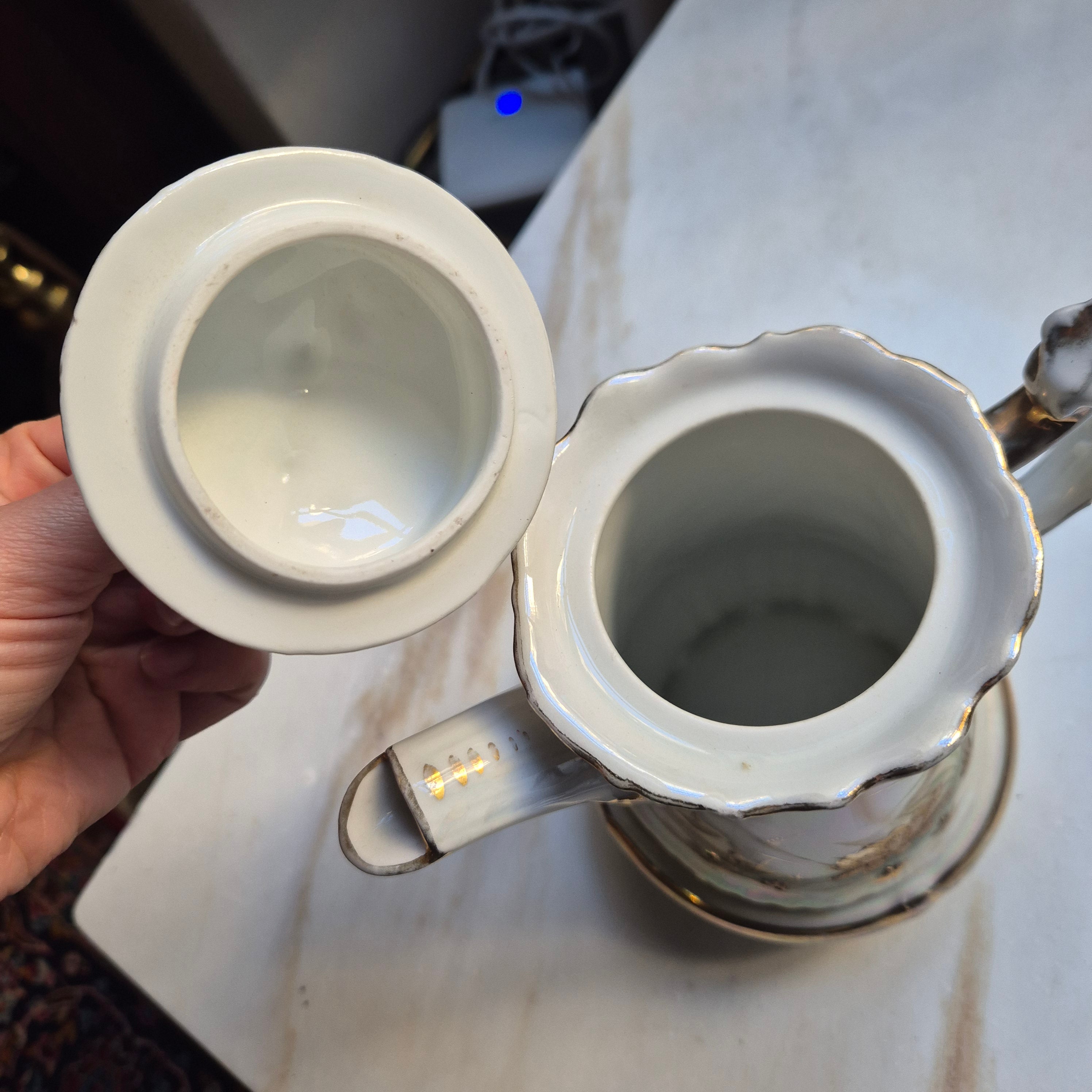 Antike alt böhmische Kaffeekanne handbemalt mit Goldakzenten C.T. Altwasser
