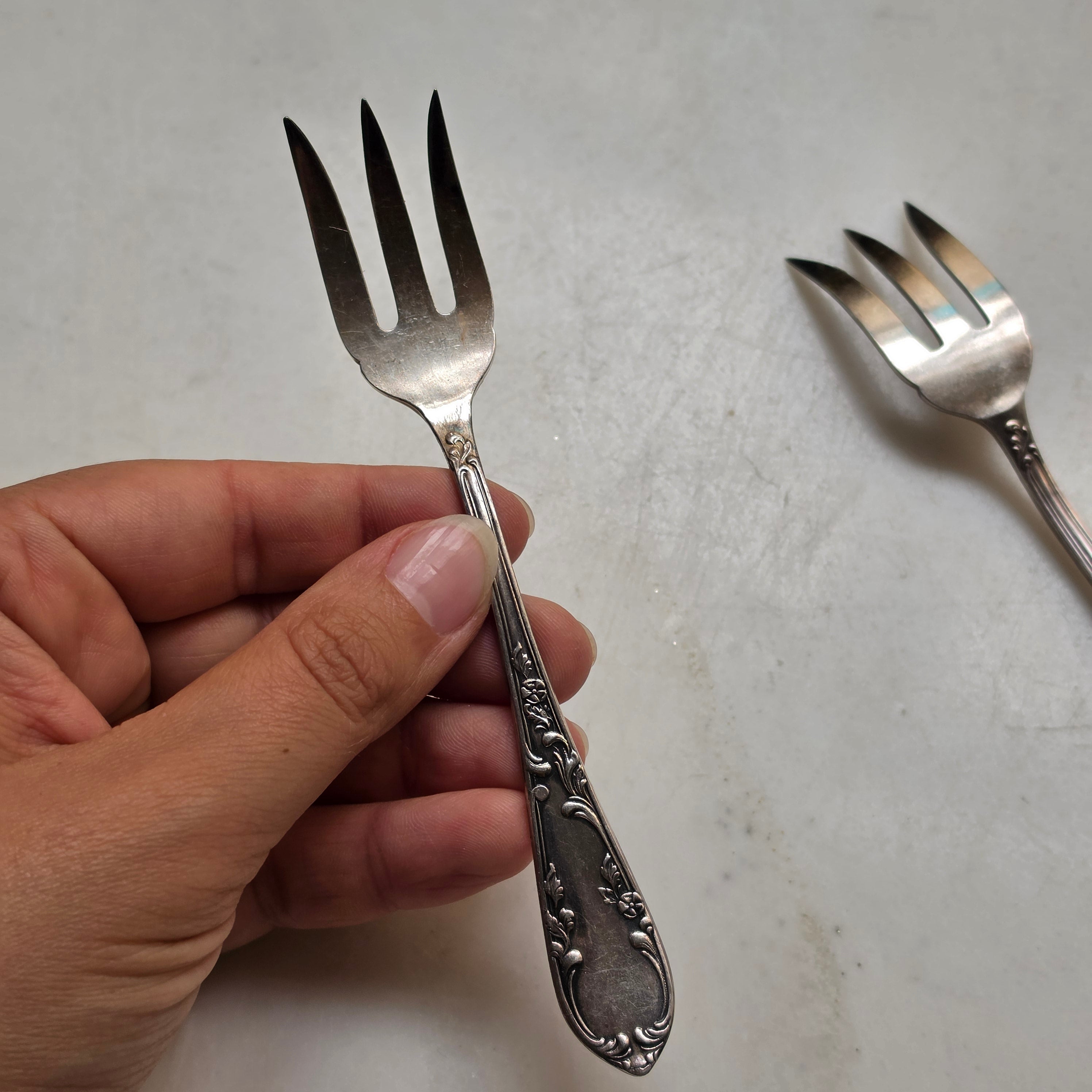 Vintage Kuchengabeln Set 2-teilig – Versilbert (90er Versilberung) mit Floralam Dekorbordüre - Barock-Stil