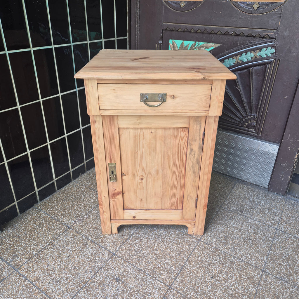 Antiker Jugendstil Nachttisch - Kiefernholz - restauriert