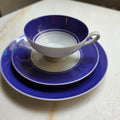 Vintage Porzellan Sammelgedeck 3-teilig – Kobaltblau & Weiß – Mid-Century Design