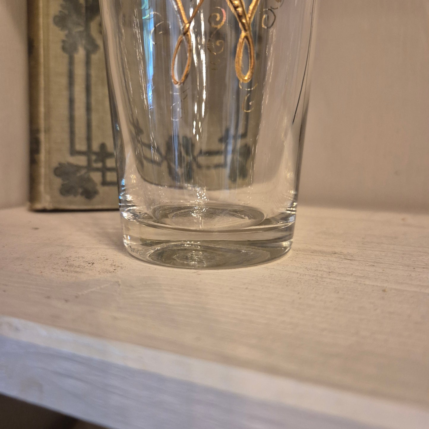 Antikes Jugendstil Glas Trinkglas mit goldenem Buchstabe W Monogramm W.