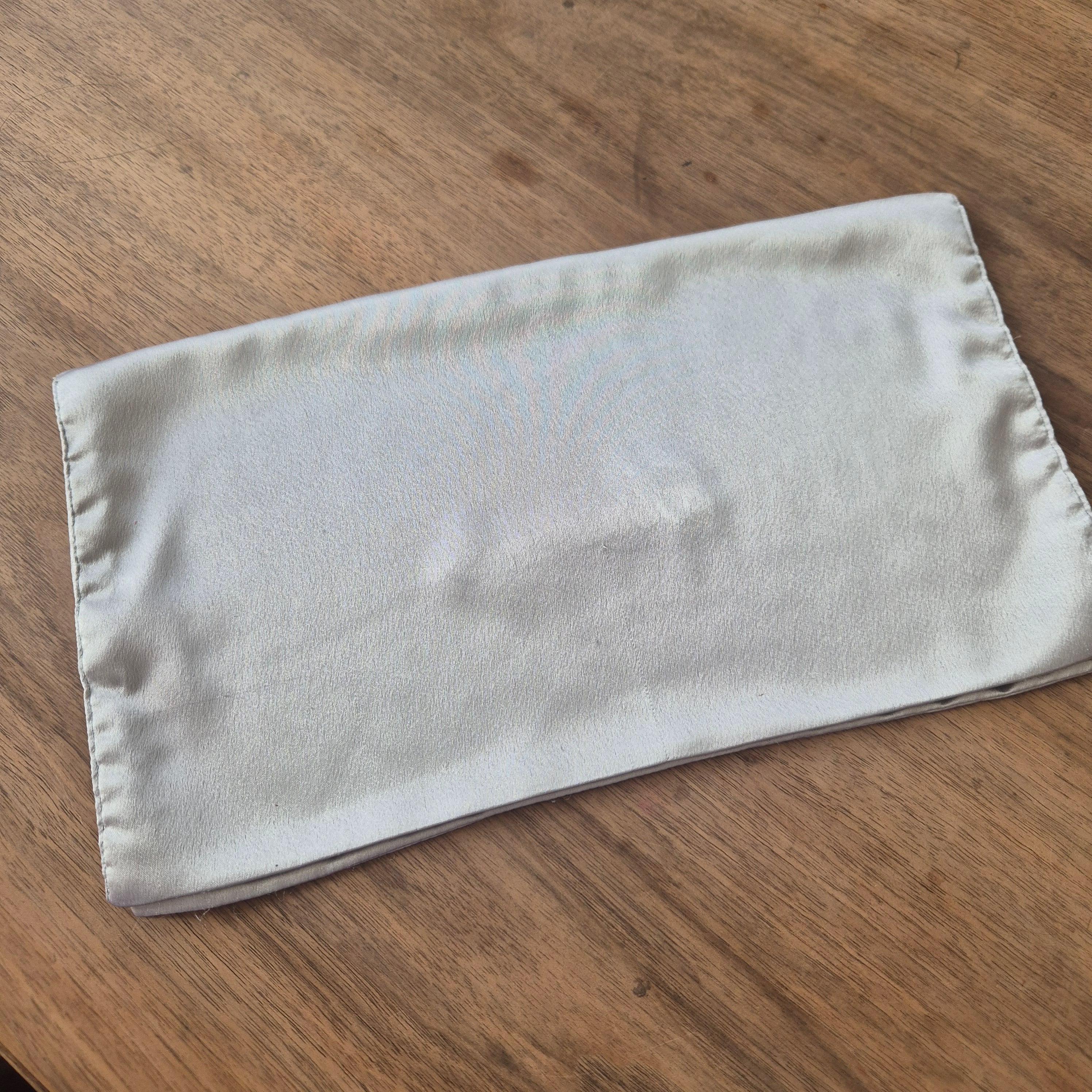 West Germany Stofftäschchen Satinoptik grau Aufbewahrung 20x35cm Tasche bestickt mit Aufschrift "Strümpfe"🤍