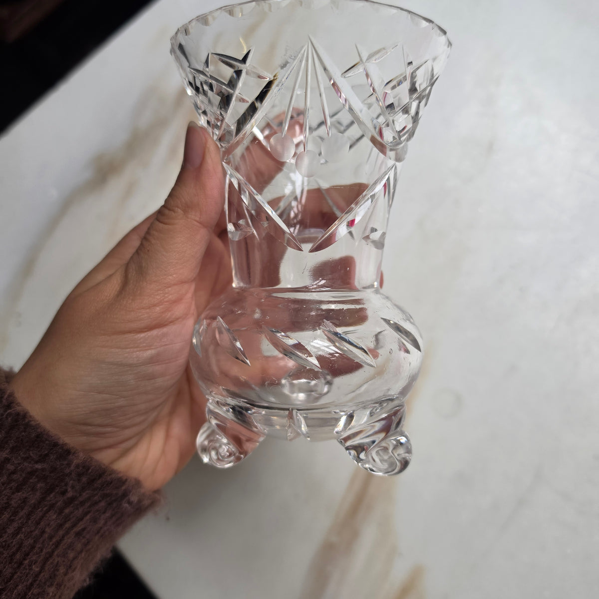 Edle Vintage Kristallvase mit Schliffmuster & Füßchen – Elegante Tischdekoration
