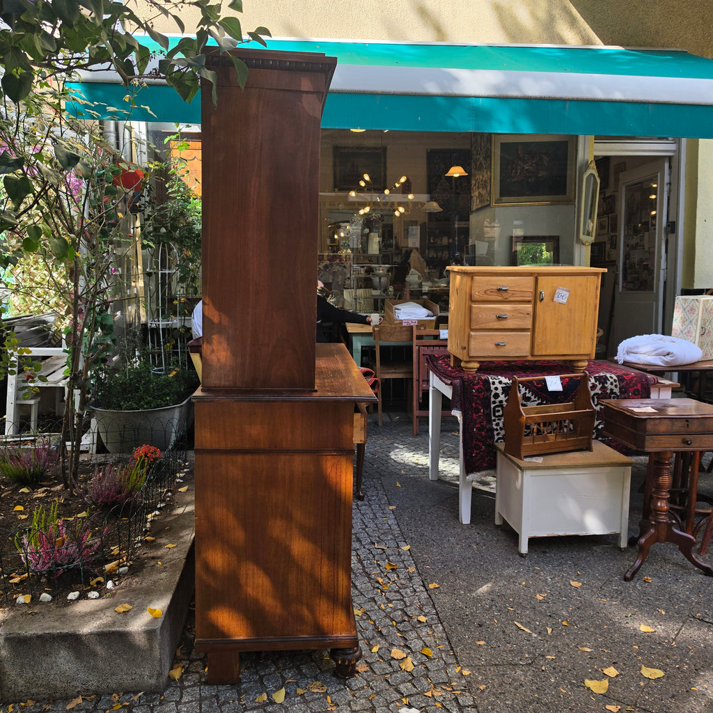 Antikes Küchenbuffet aus Echtholz – Jugendstil Anrichte mit Vitrine & Schnitzereien