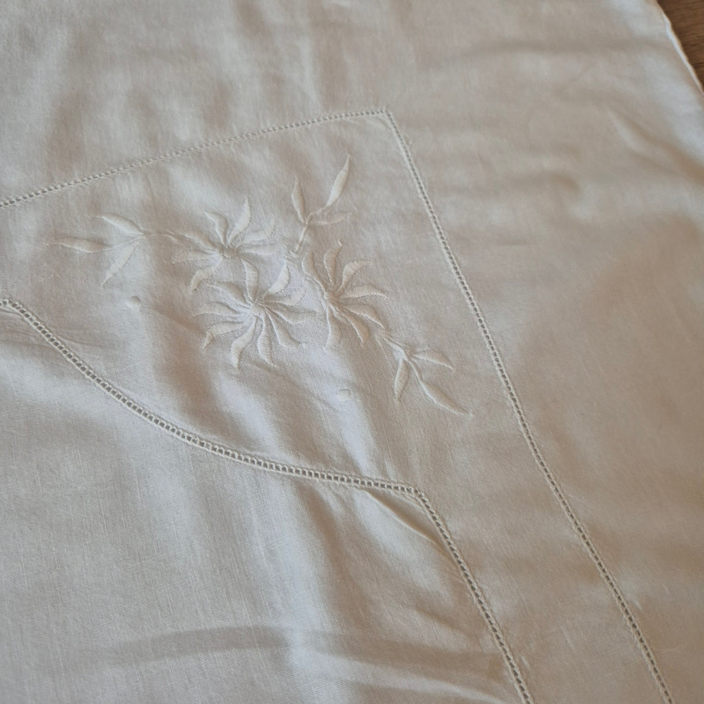 Antiker Kopfkissenbezug mit zarter Stickerei 76x78cm Baumwolle Monogramm A.S.