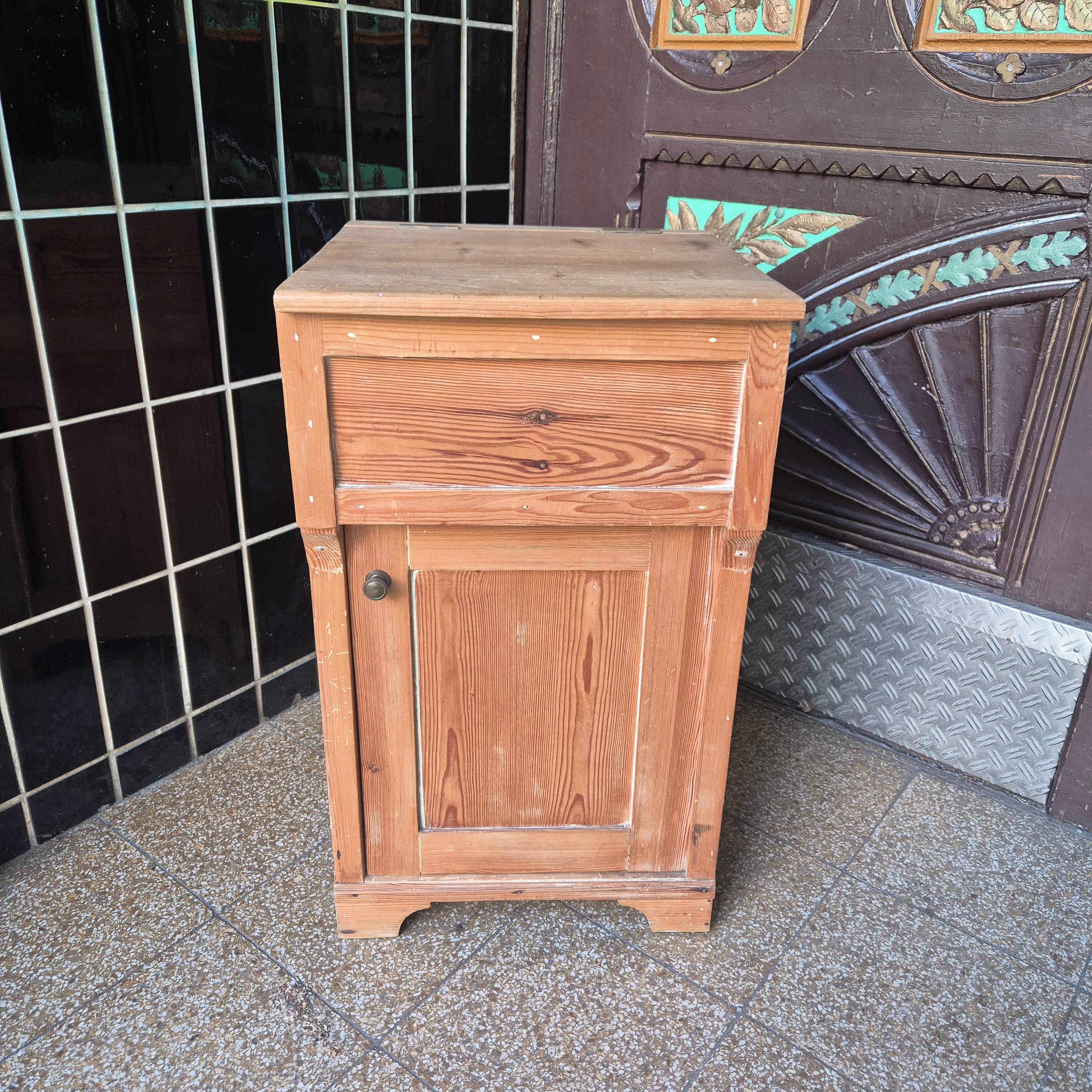 Antiker Jugendstil Nachttisch aufklappbar - Kiefernholz - restauriert