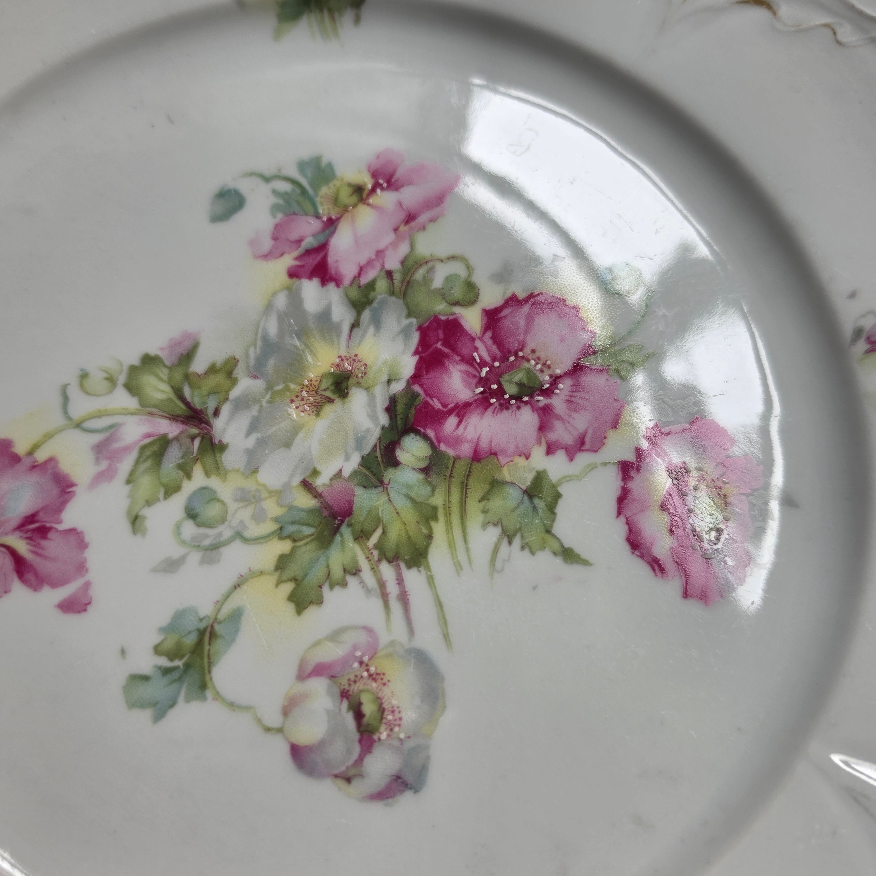 Antiker Prunkteller - Servierteller mit Blumen-Dekor & Griffen - Handbemalt