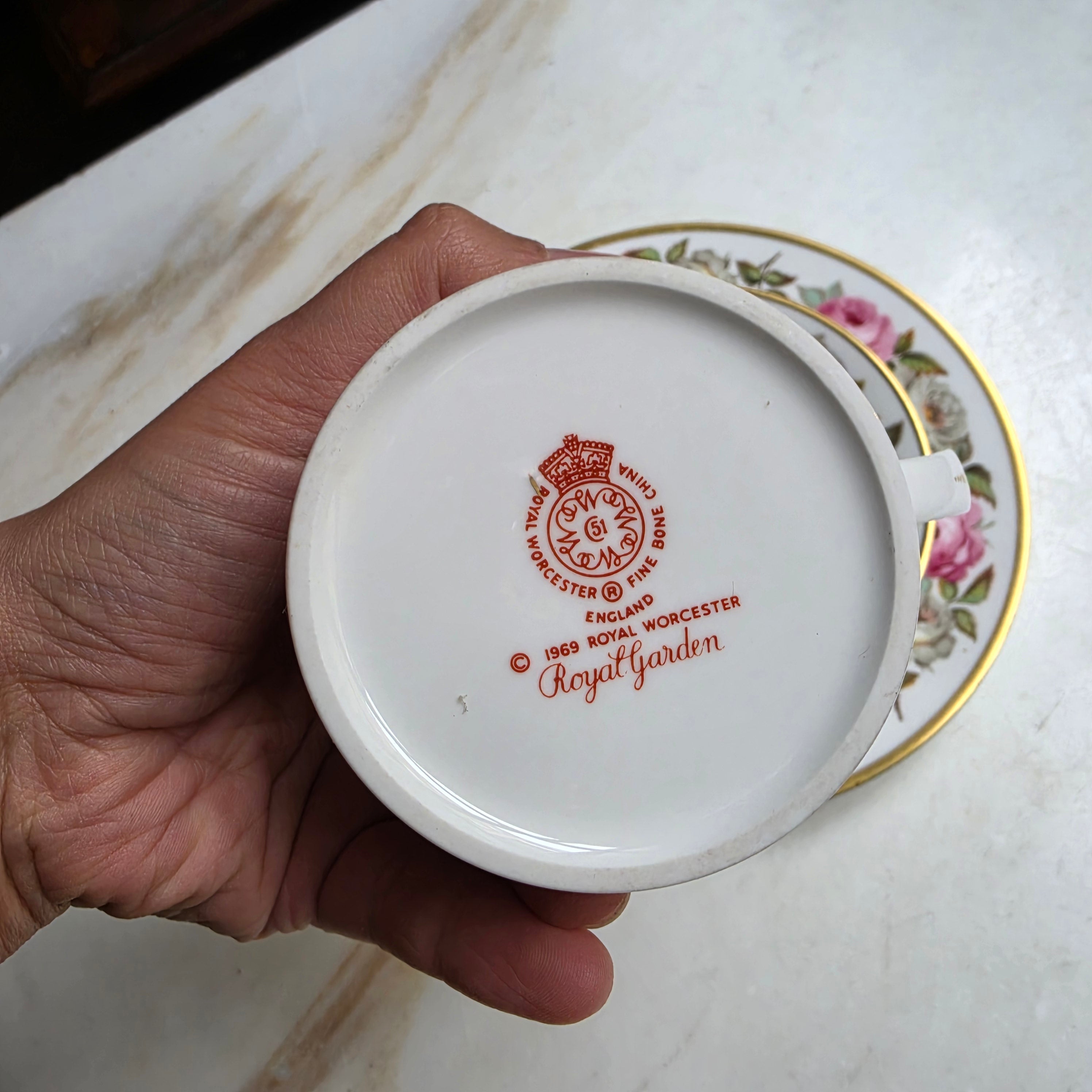 Royal Worcester Fine Bone China England 1969 Royal Garden Kaffee / Tee Sammeltasse mit Kuchenteller Blumenmuster