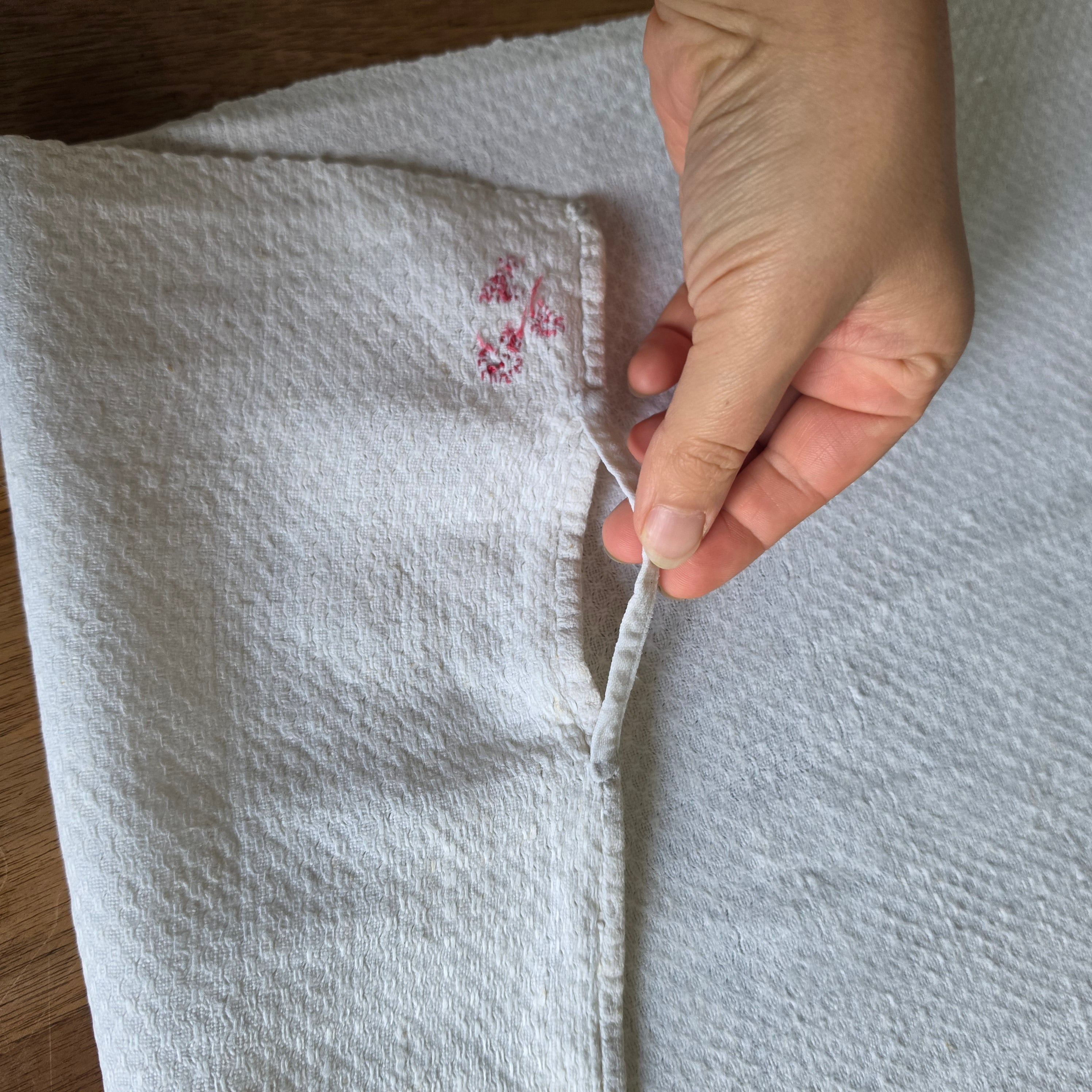 Handgewebter Vintage-Tischläufer aus Leinen mit Rosen-Monogramm 43x137cm