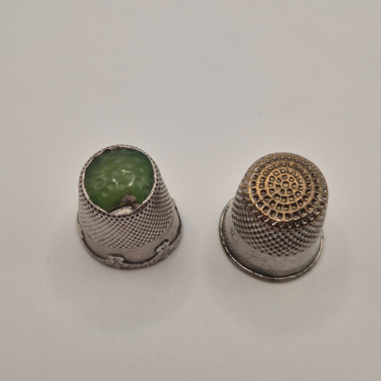 2x Uralte Fingerhüte Metall Jugendstil