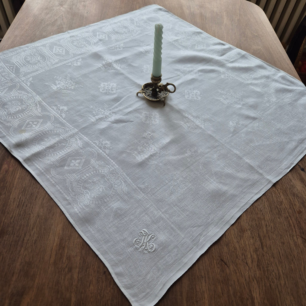 Antike Serviette / Mitteldecke Damast quadratisch weiß Baumwolle 70x72cm (Flecken) Monogramm I.K. oder J.K. ♡