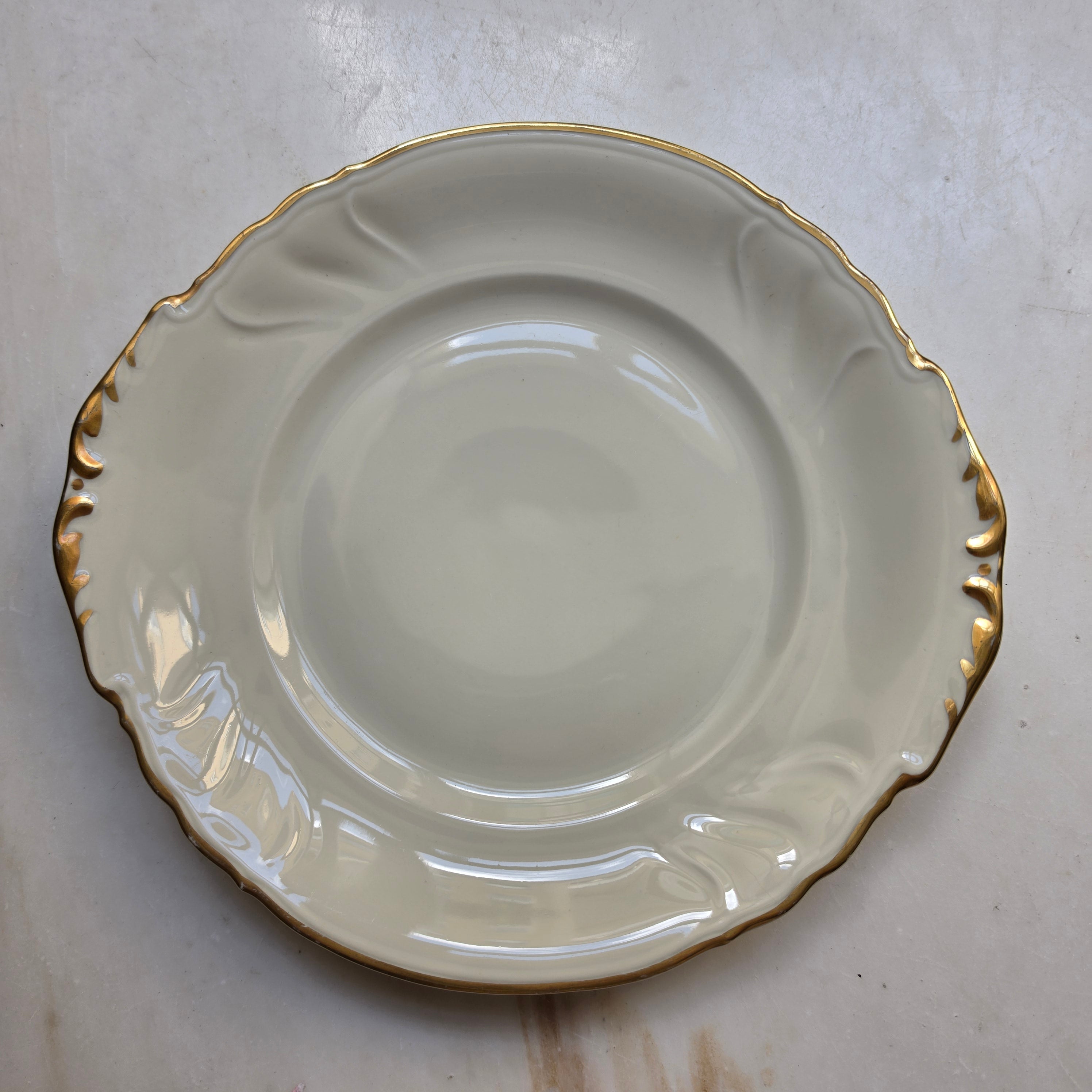 Antiker C.T. Tielsch-Altwasser Porzellanteller mit Goldrand & Relief