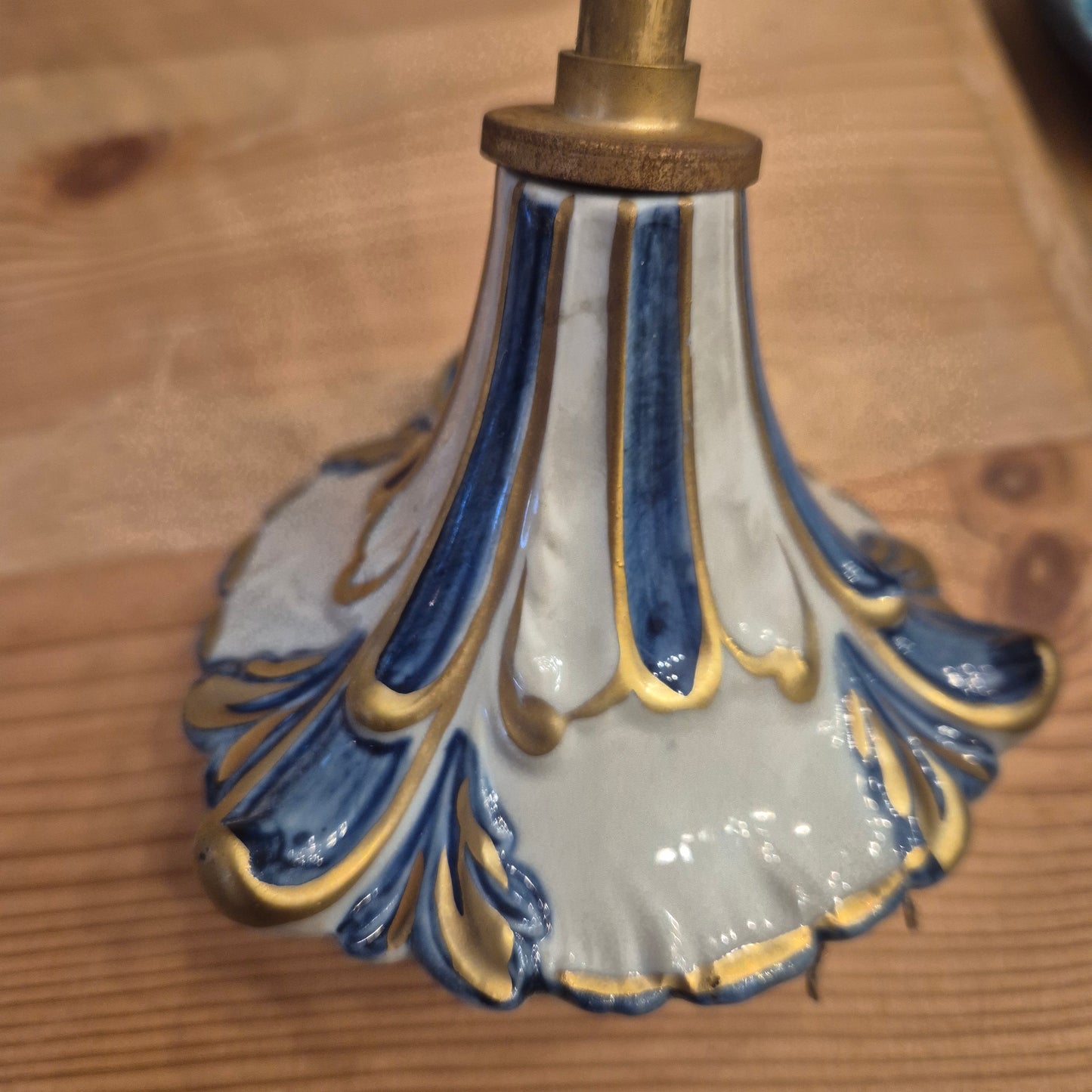 Antiker Barock Blumendekor Kronleuchter oder Kandelaber aus Porzellan, Italien - 6-armig (geklebt)