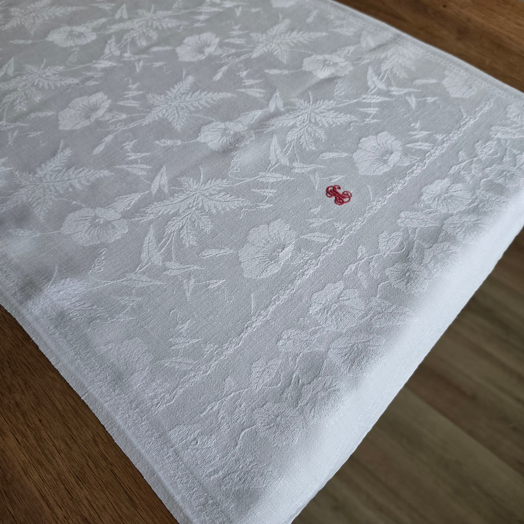 Edler Vintage Damast-Tischläufer - Tischdecke mit rotem Monogramm „S.C.“ - Weiß - 50x125cm
