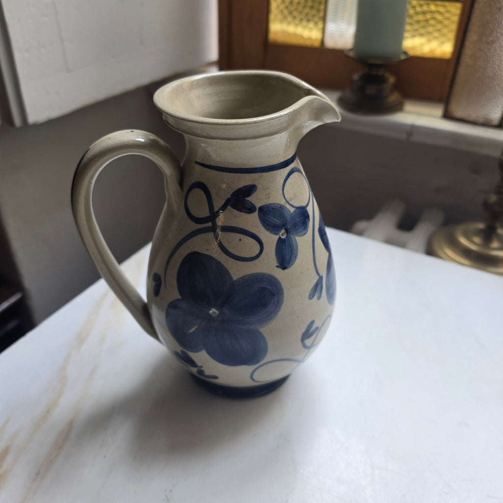 Klassischer Westerwälder Steinzeug-Krug – Handbemaltes Bembel-Design