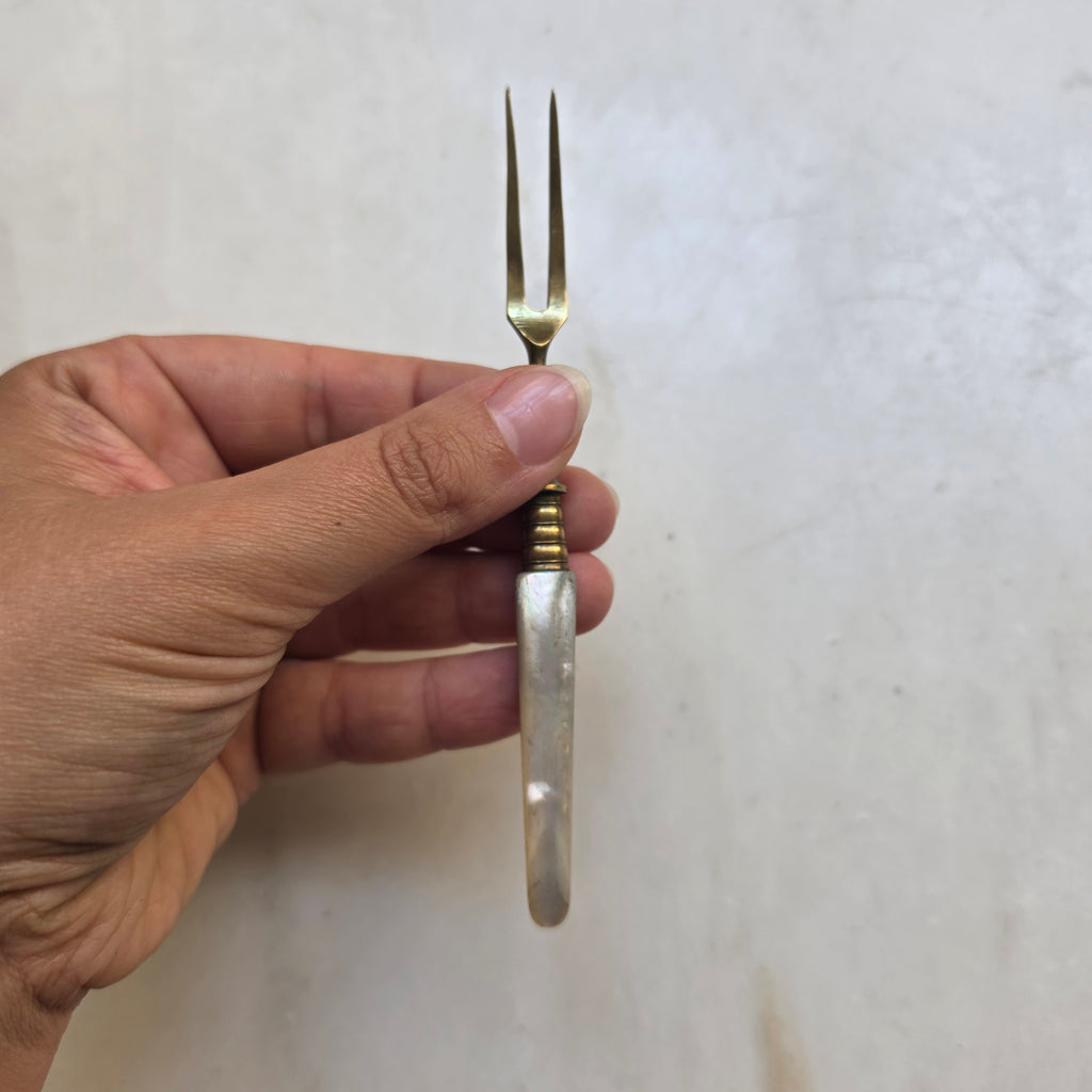 Antike Serviergabel mit echtem Perlmutt-Griff