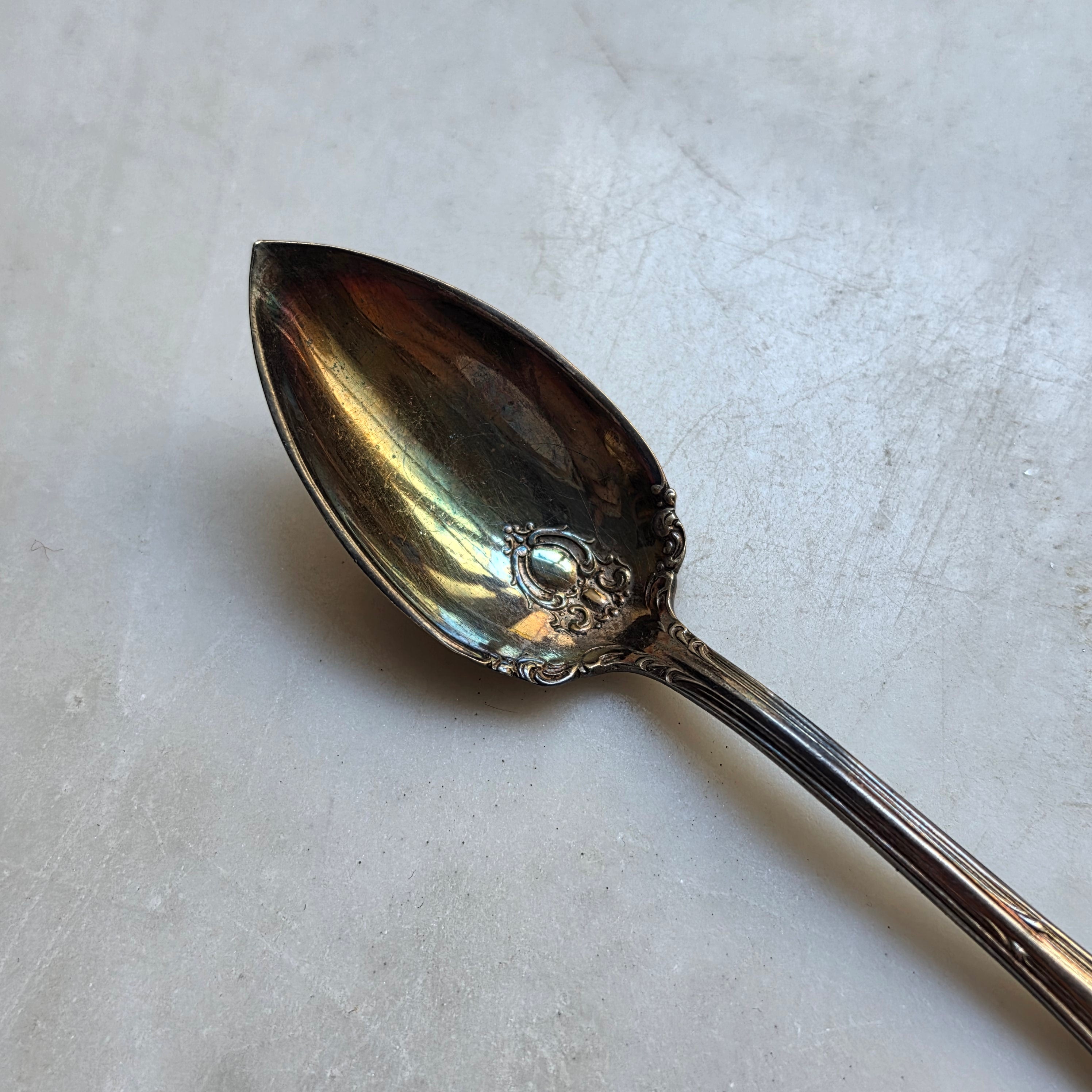 Vintage Silberlöffel mit Spitze & Rokoko-Ornamenten – Niagara Falls Silver Co.