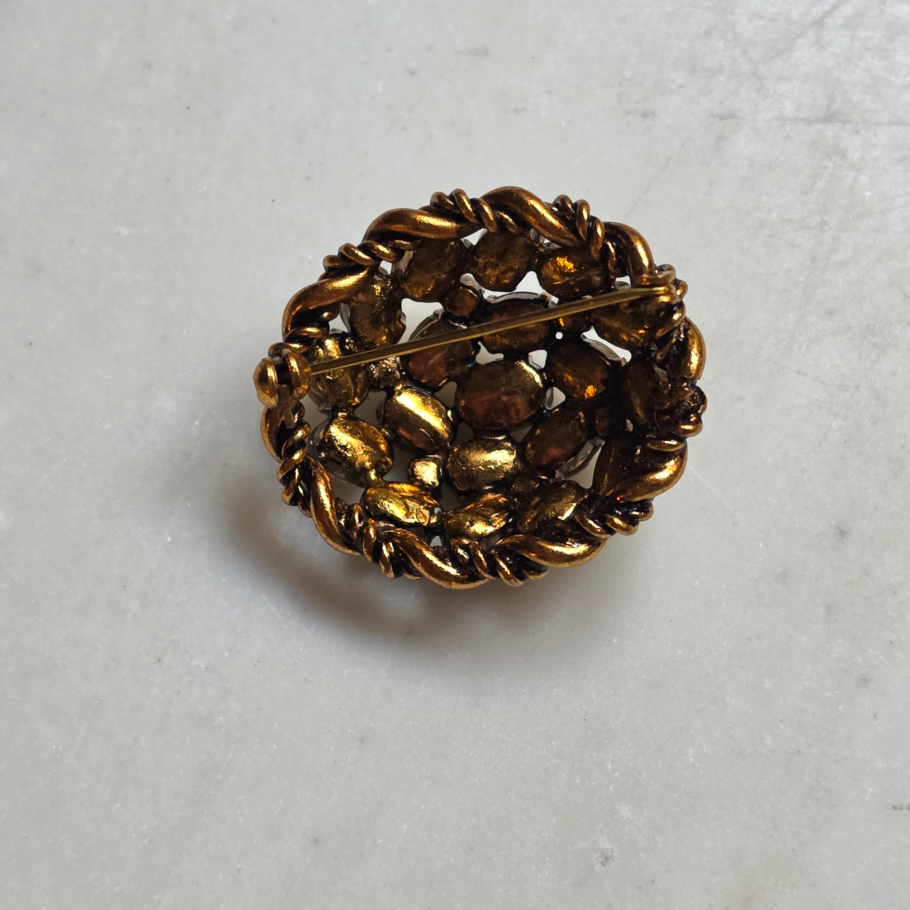 Vintage Goldton Brosche mit Katzenaugen-Steinen und Kunstperlen 60er Jahre
