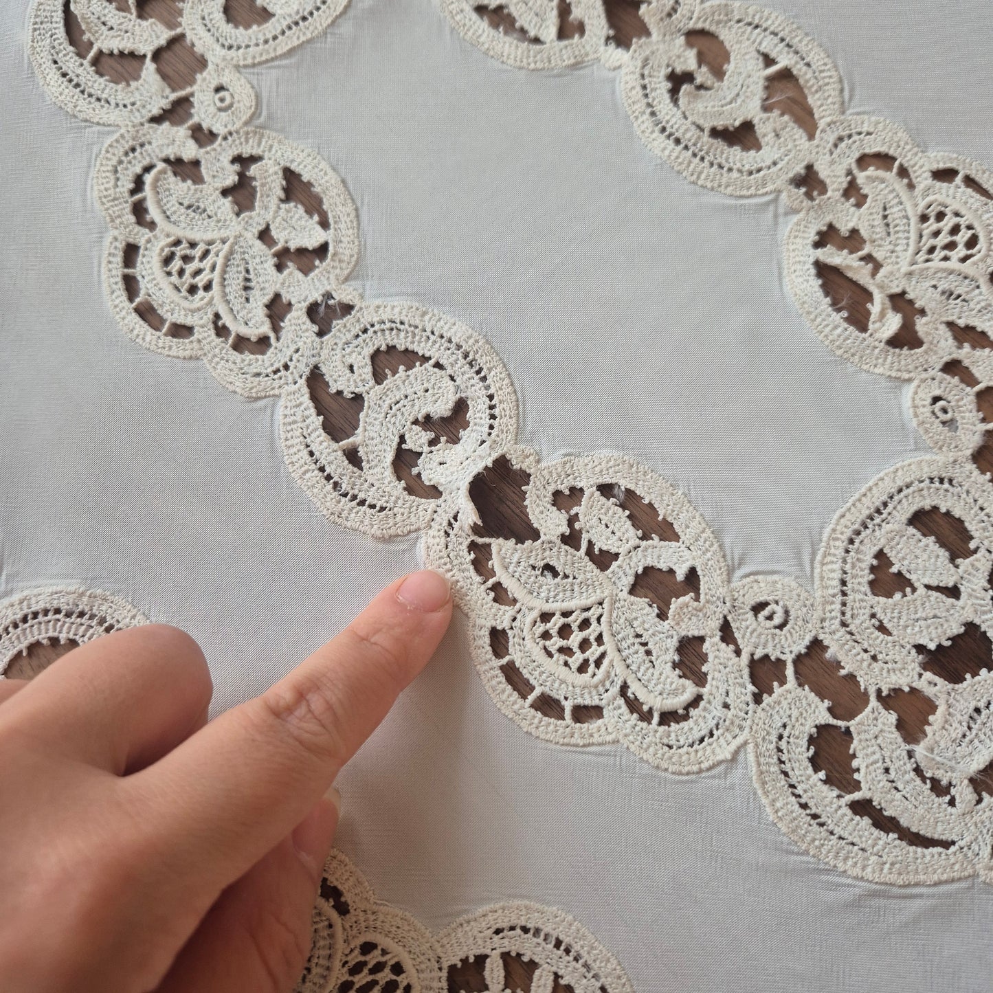 Antikes viktorianisches Zierdeckchen creme gehäkelt geklöppelt 42x80cm oval