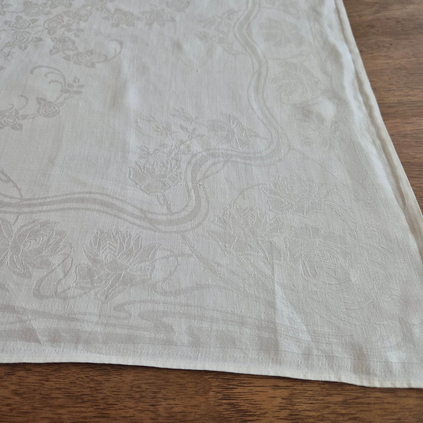 Antike Jugendstil Serviette/Mitteldecke weiß 64x64cm Damast Blumen Stockflecken Monogramm G.C.