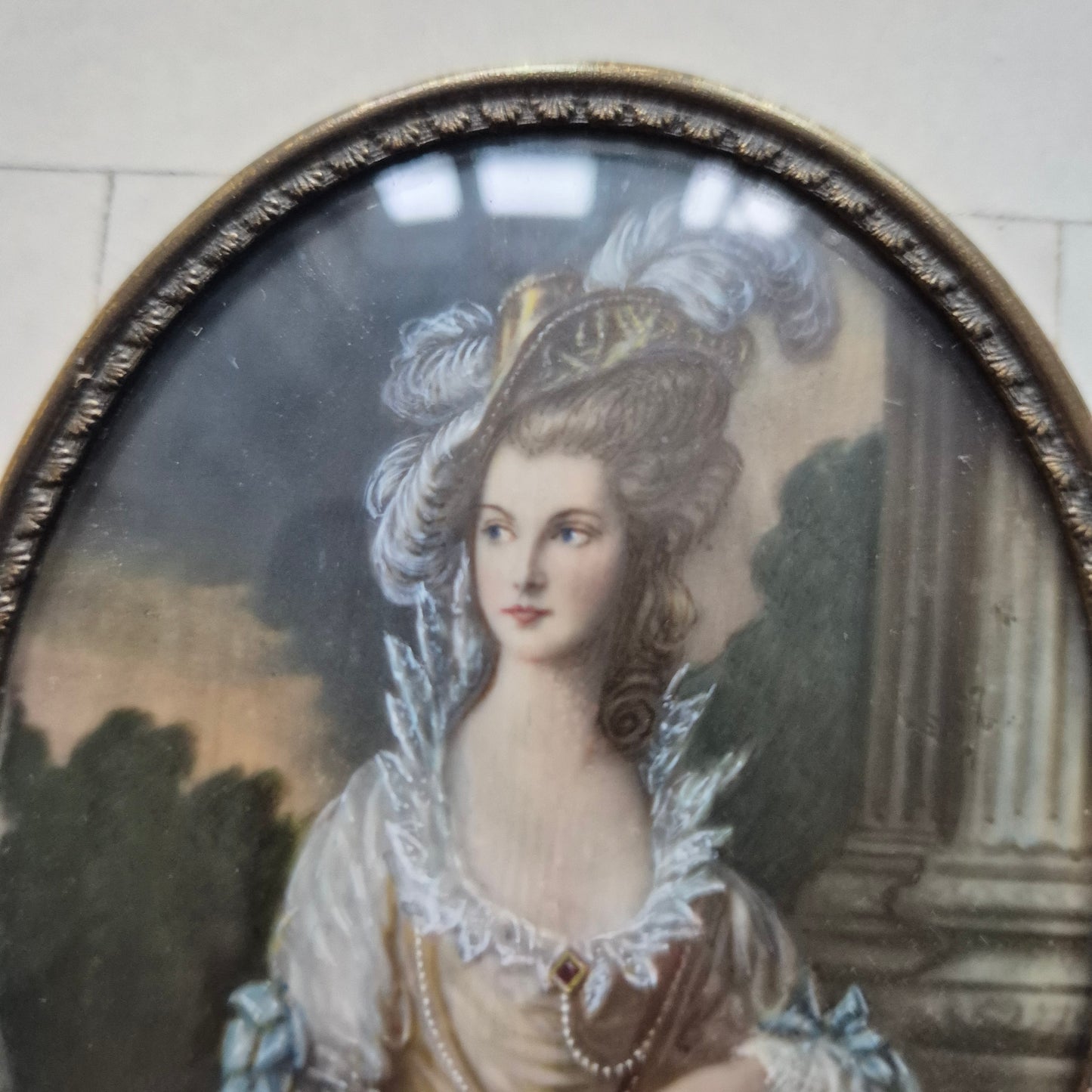 Antike viktorianische Miniaturmalerei / Lupenmalerei Porträt auf Bein / Porzellan Messing gerahmt