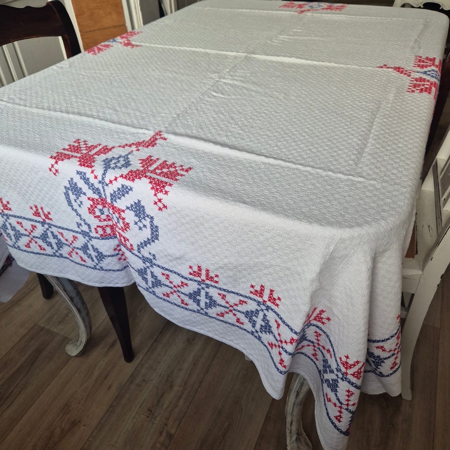 Antike Leinen Baumwolle Tischdecke 150x190cm weiß mit Kreuzstickerei blau rot