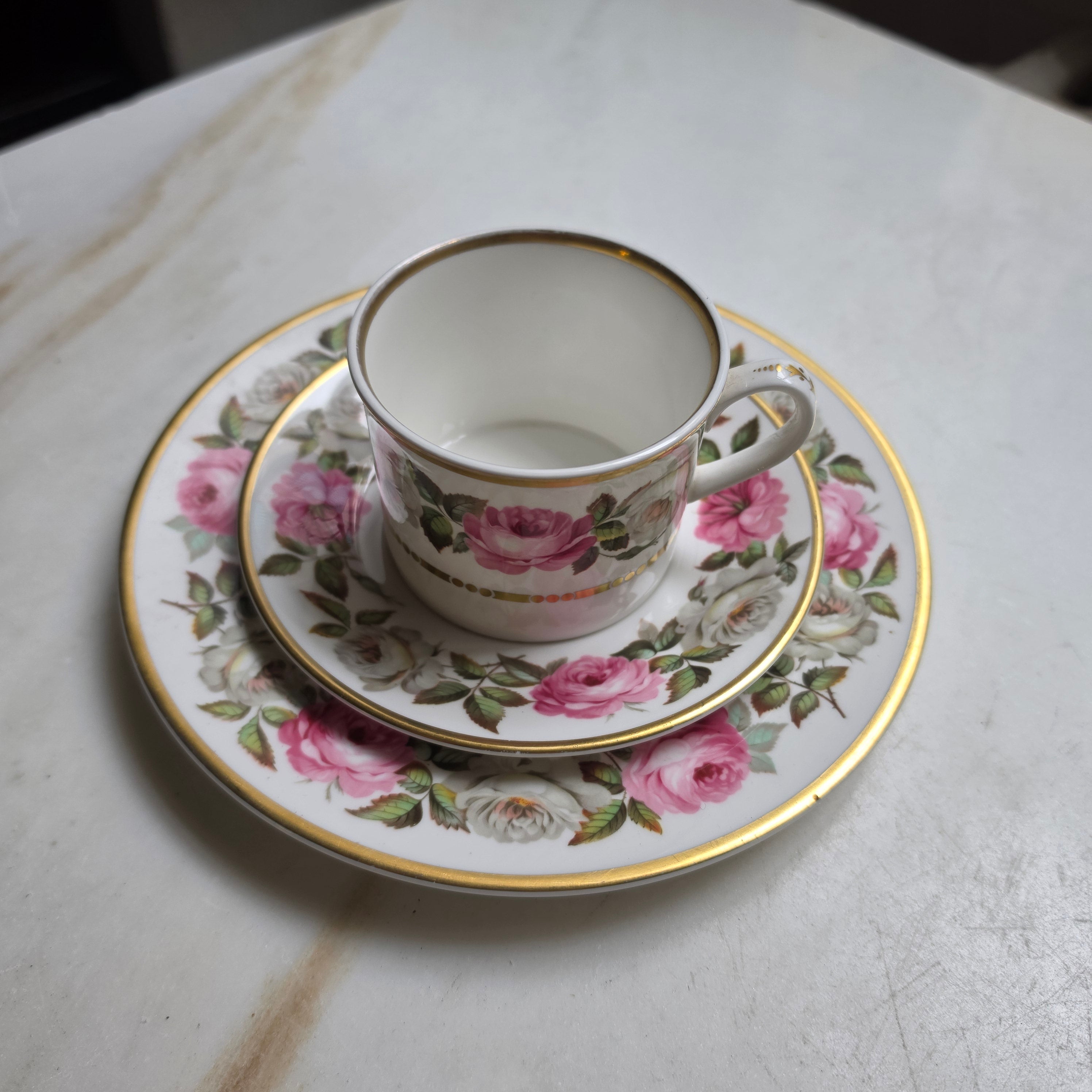 Royal Worcester Fine Bone China England 1969 Royal Garden Kaffee / Tee Sammeltasse mit Kuchenteller Blumenmuster