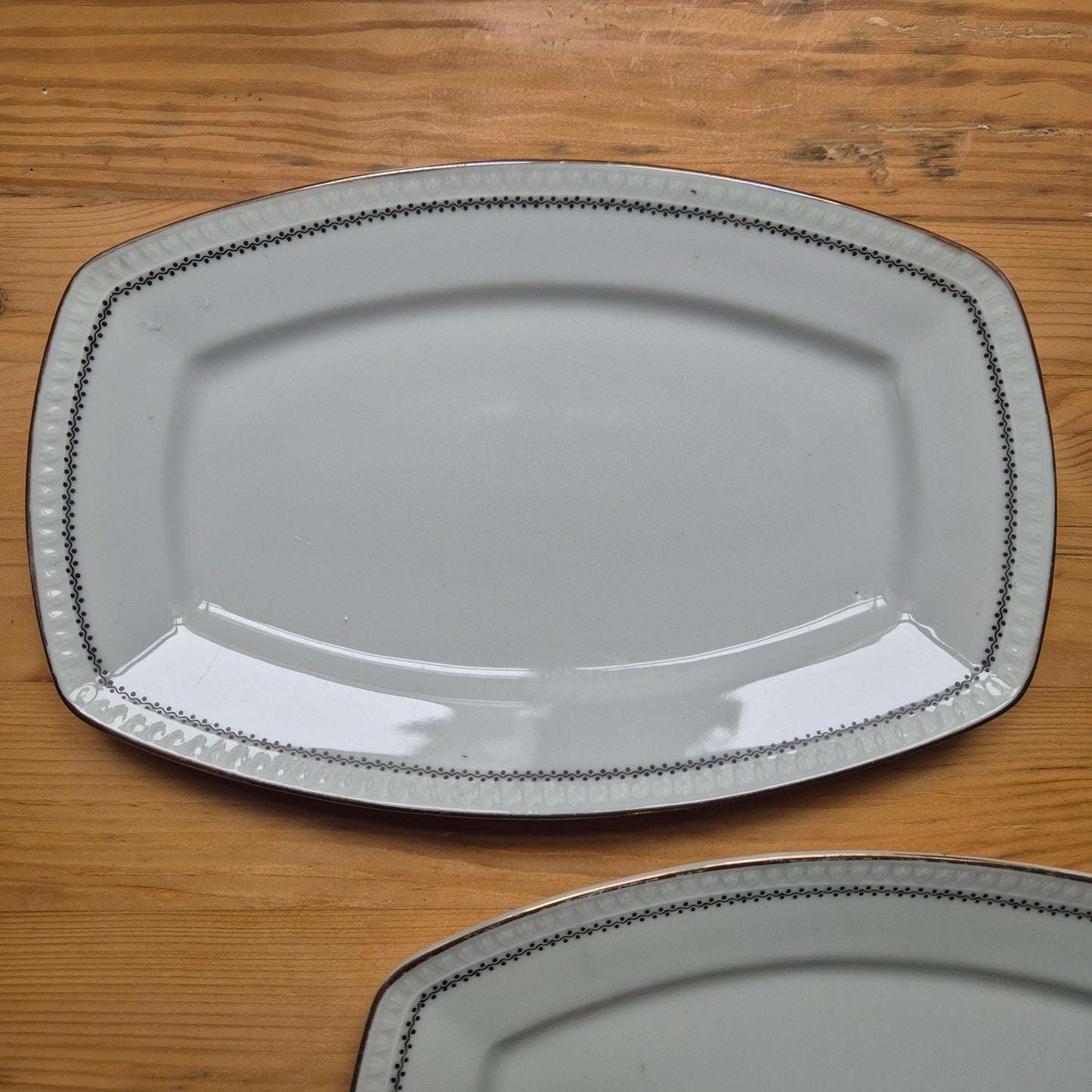2x Alte Servierplatten Teller Vintage Silesia Porzellan weiß gold schwarz