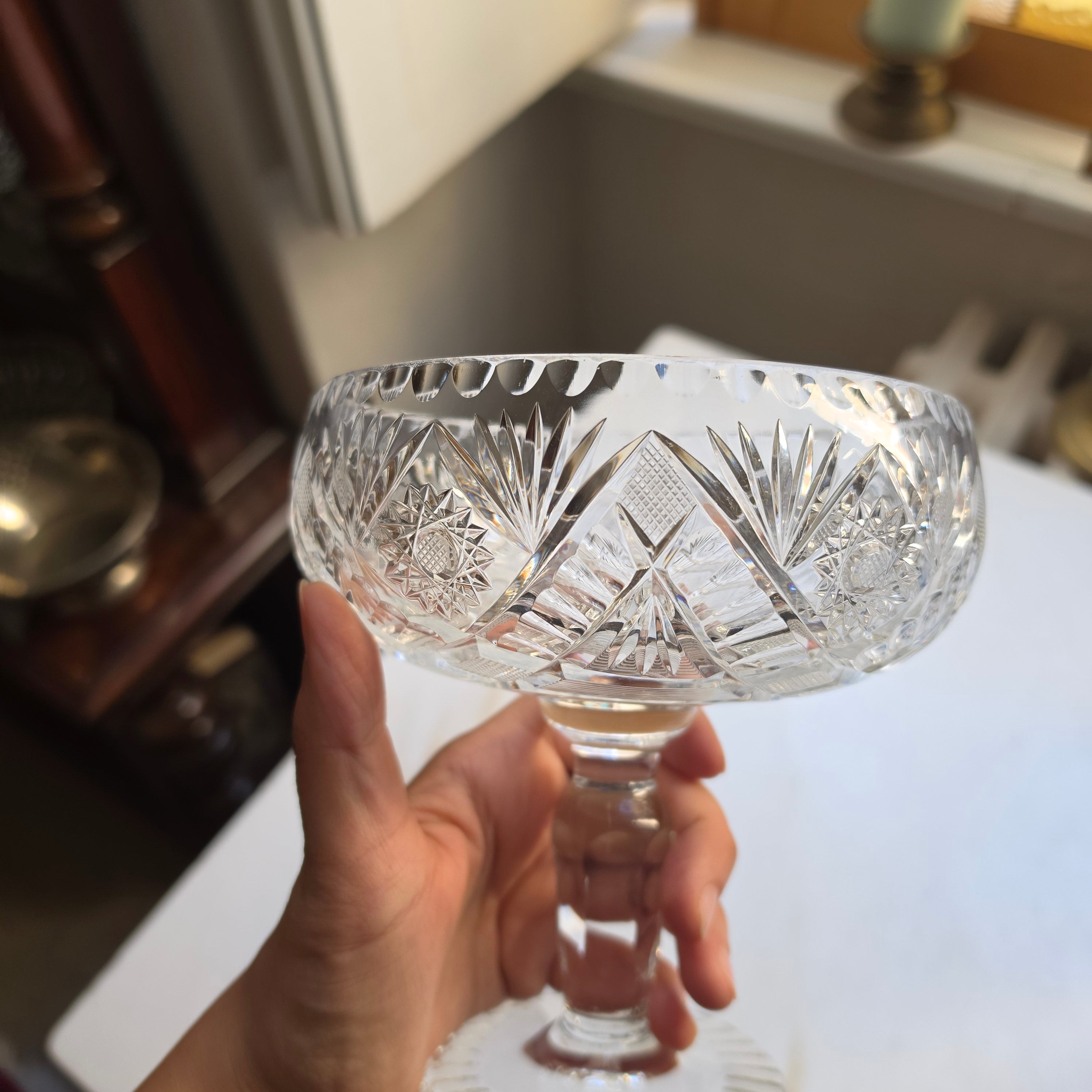 Antike Bleikristall Fußschale mit Brillantschliff - Elegante Kristallschale auf Standfuß