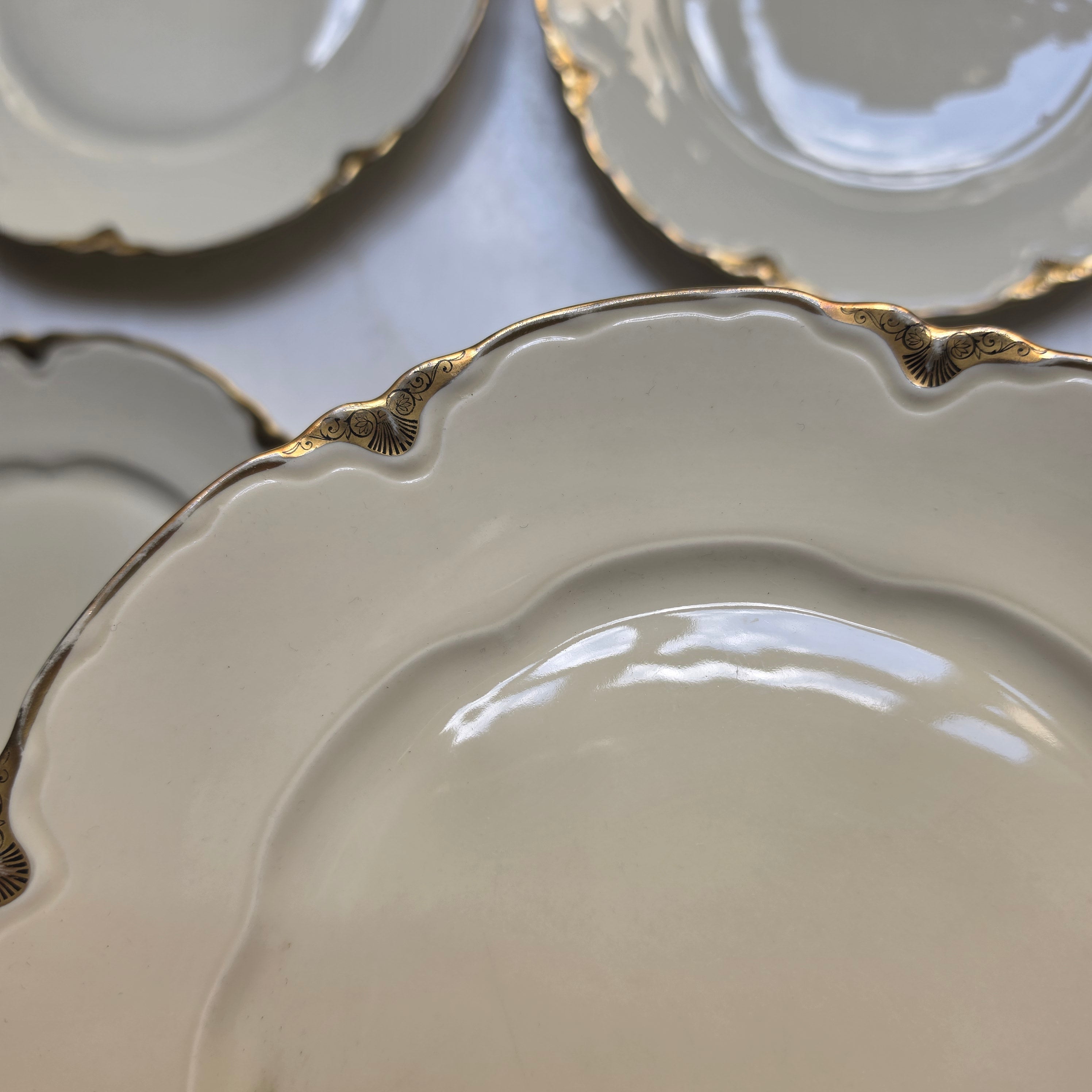 Antike Schönwald Porzellan-Essteller mit Goldrand & Muschelrelief (9er-Set) – Elfenbein/Creme (Kopie)