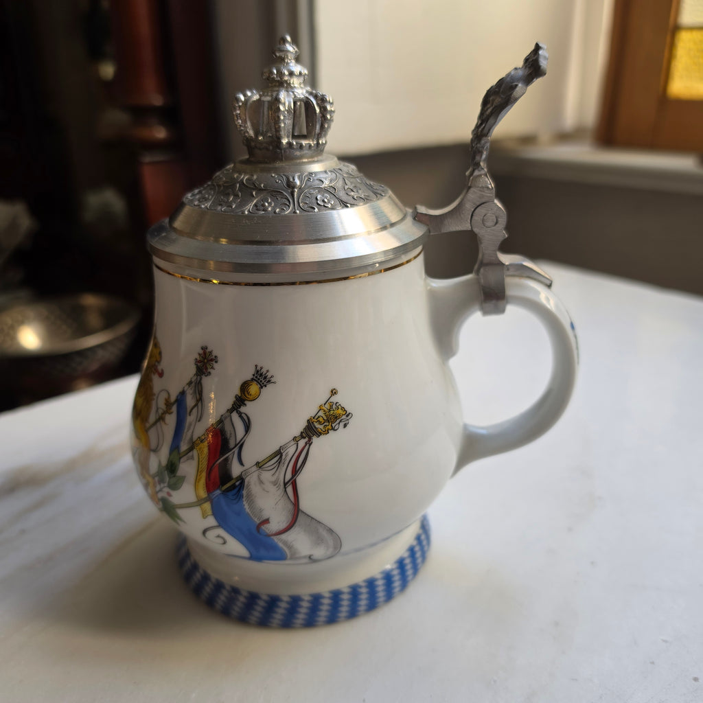 Exklusiver Porzellan-Bierkrug mit Zinndeckel – Bayerisches Wappen & Krone - Kühr Sandizell (Limitierte Auflage)