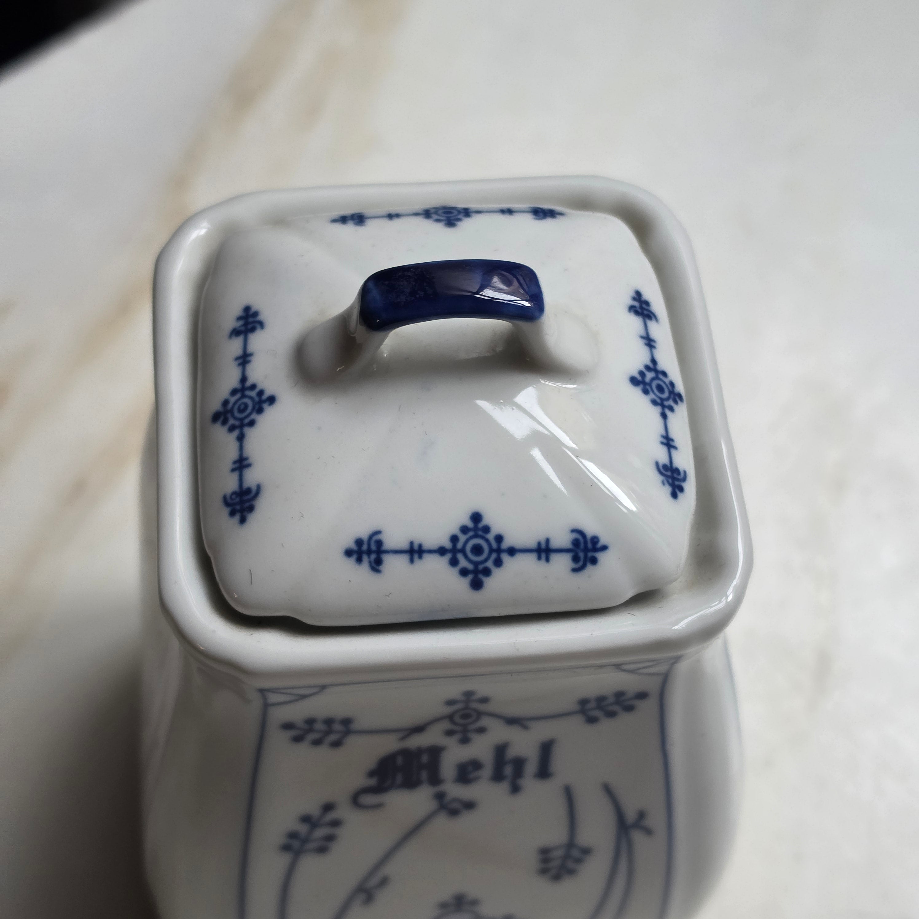 Antike Mehldose aus Porzellan mit Deckel – Zwiebelmuster / Strohmuster Blau-Weiß – Vintage Vorratsdose Küche