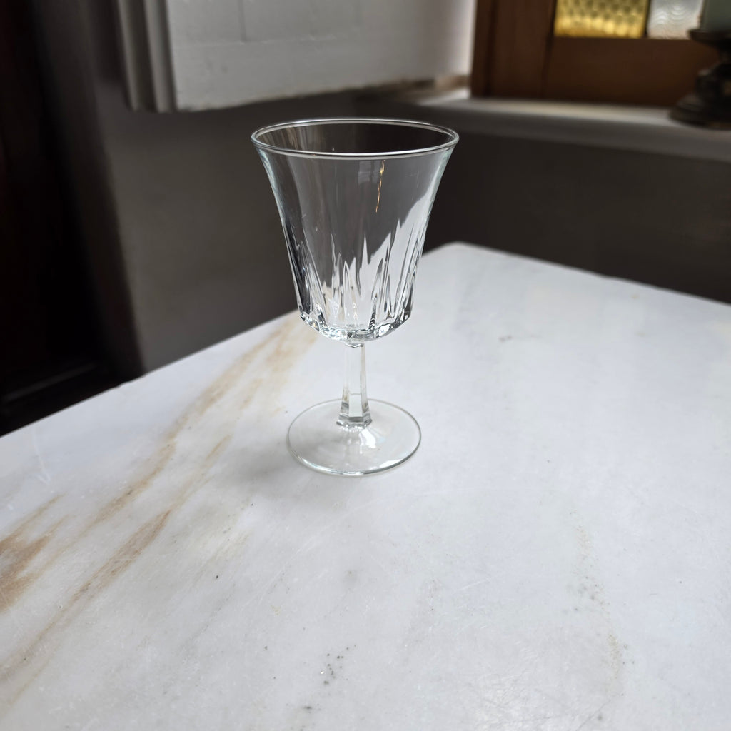 Elegantes Aperitif- & Likörglas mit Facettenschliff – Kristallklares Stielglas