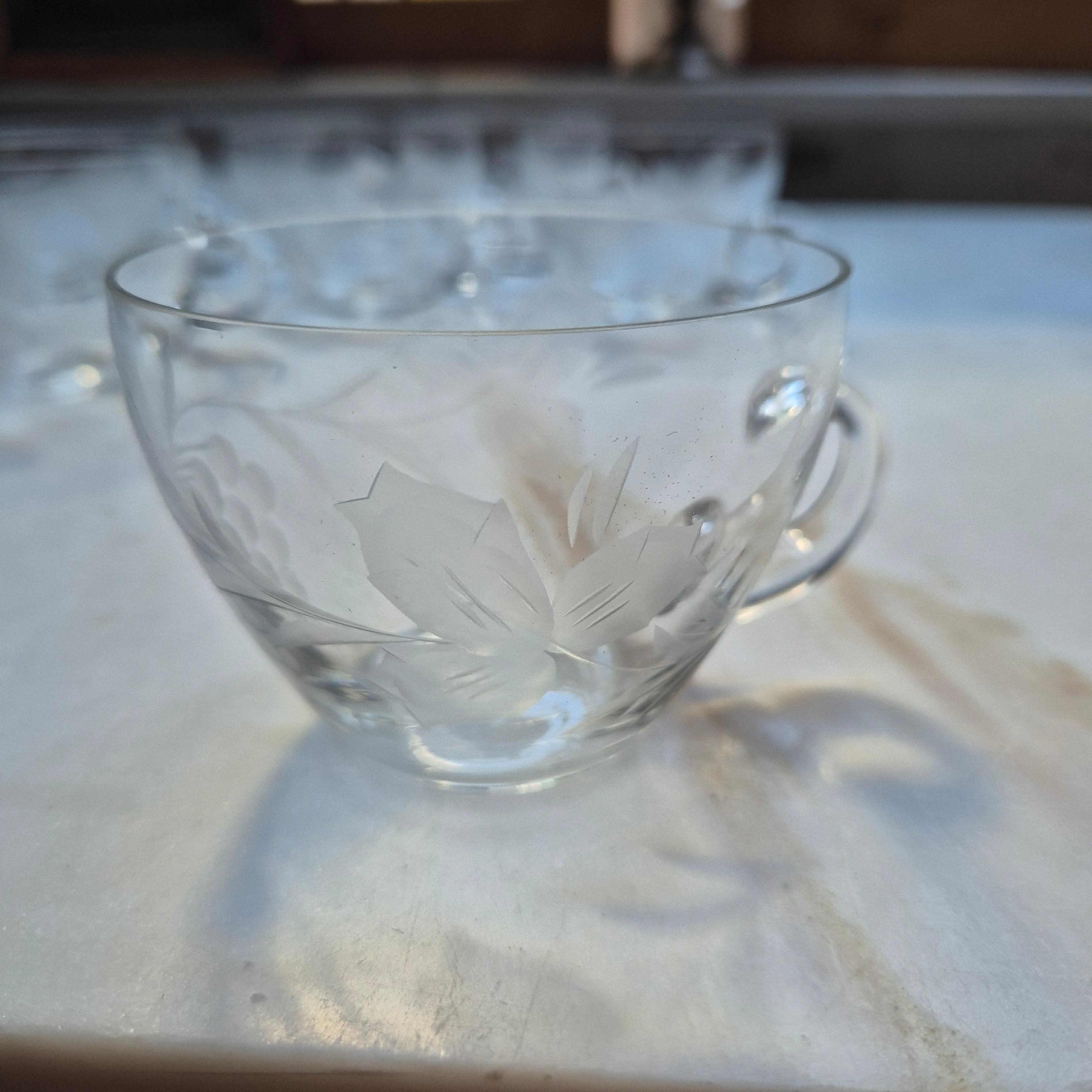 7x Vintage Teegläser mit geschliffenem Motiv