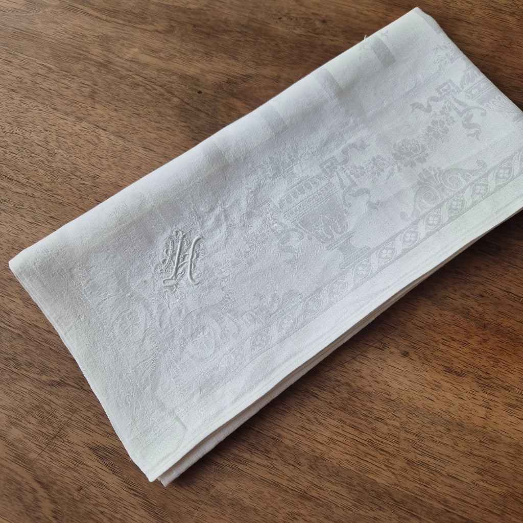 Antike Jugendstil Serviette oder Mitteldecke mit Monogramm E.H