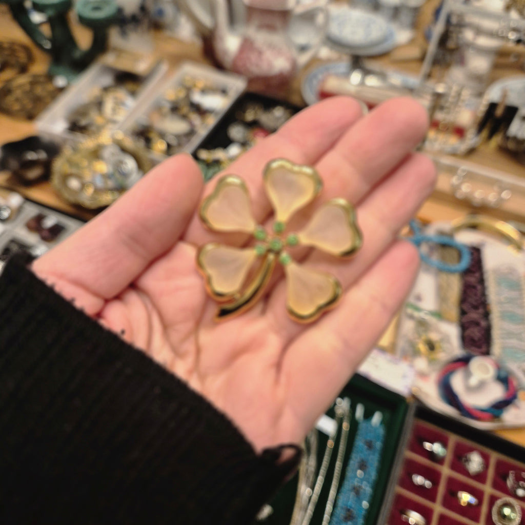 Große Statement Brosche / Kleeblatt Modeschmuck